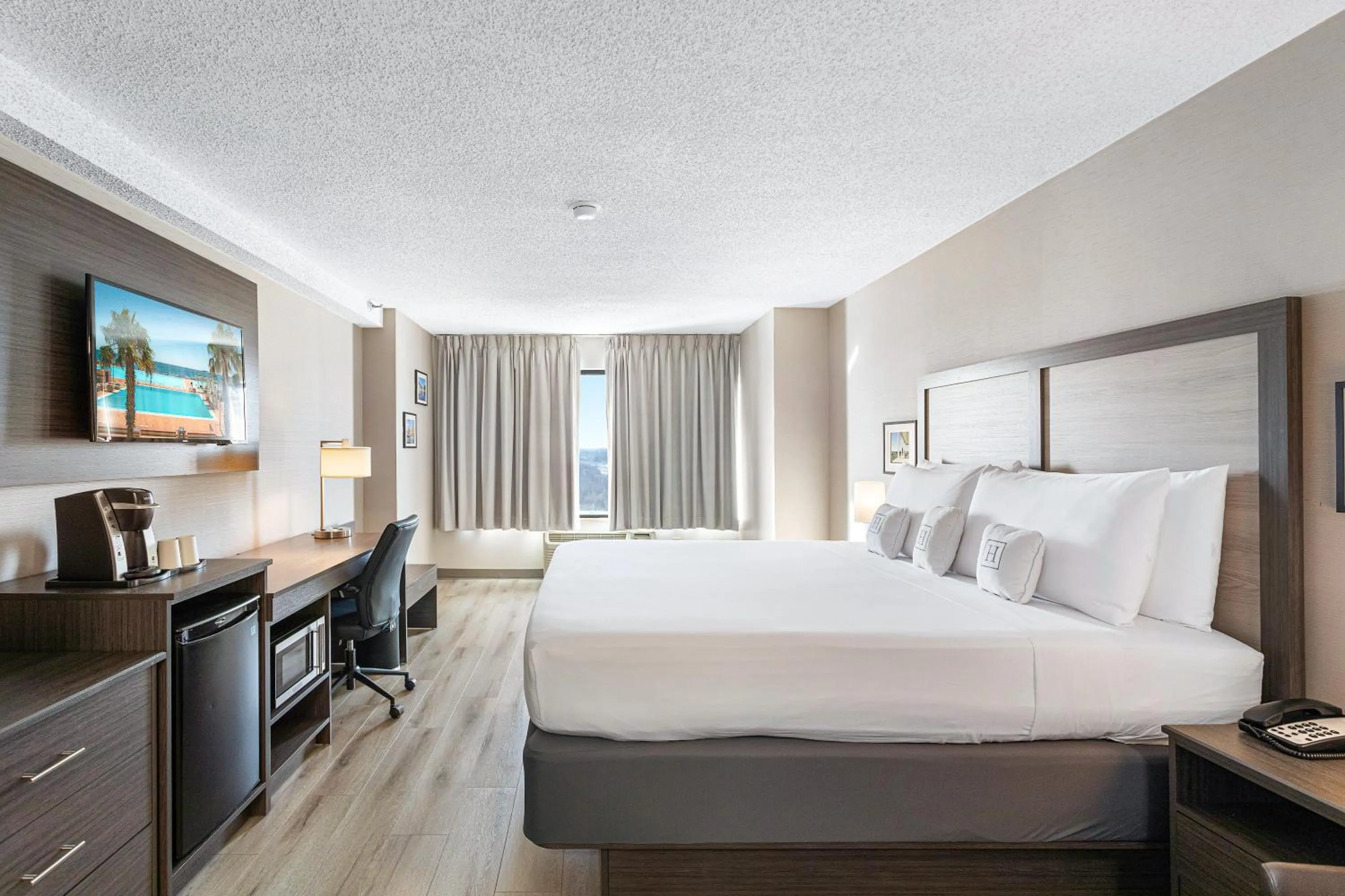 Bedroom in Harborside Hotel