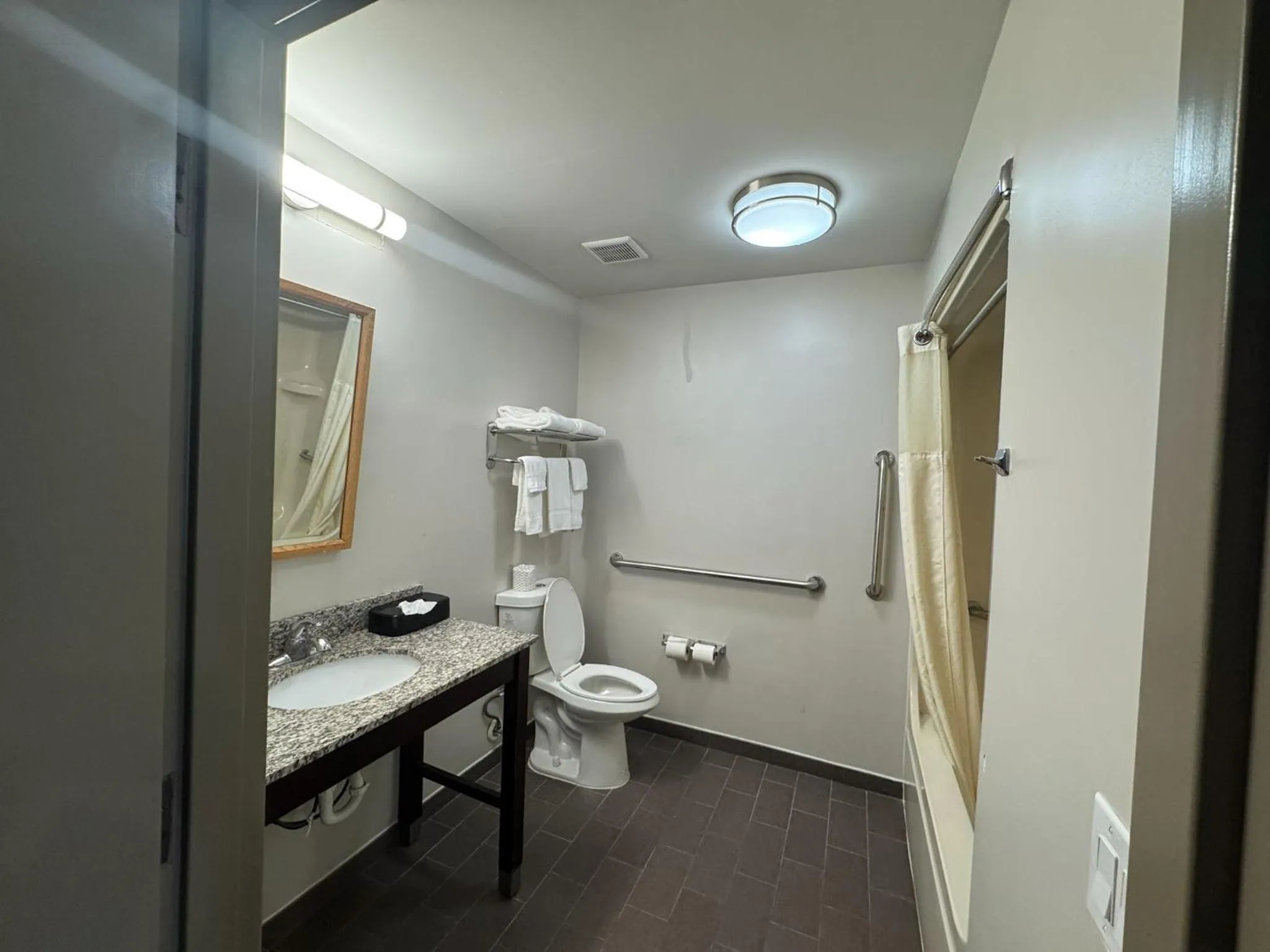 Bathroom in Wingate by Wyndham Bel Air I-95 Exit 77A - APG Area
