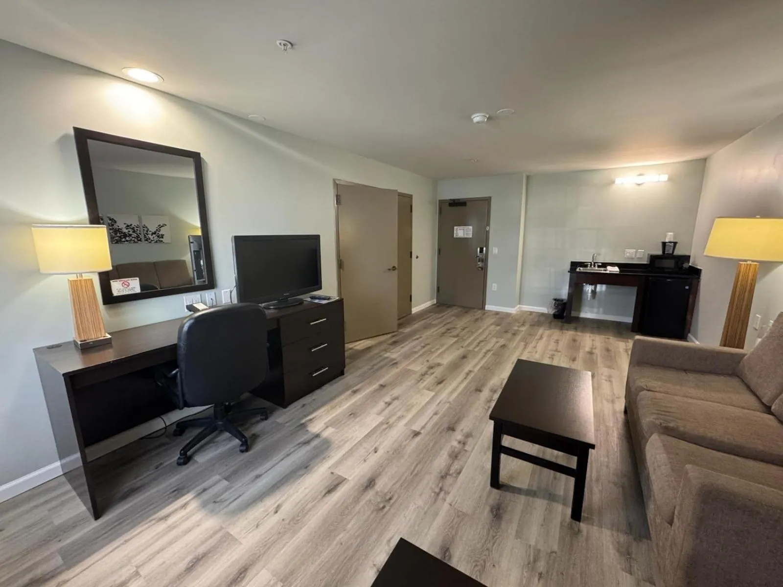 Living room in Wingate by Wyndham Bel Air I-95 Exit 77A - APG Area