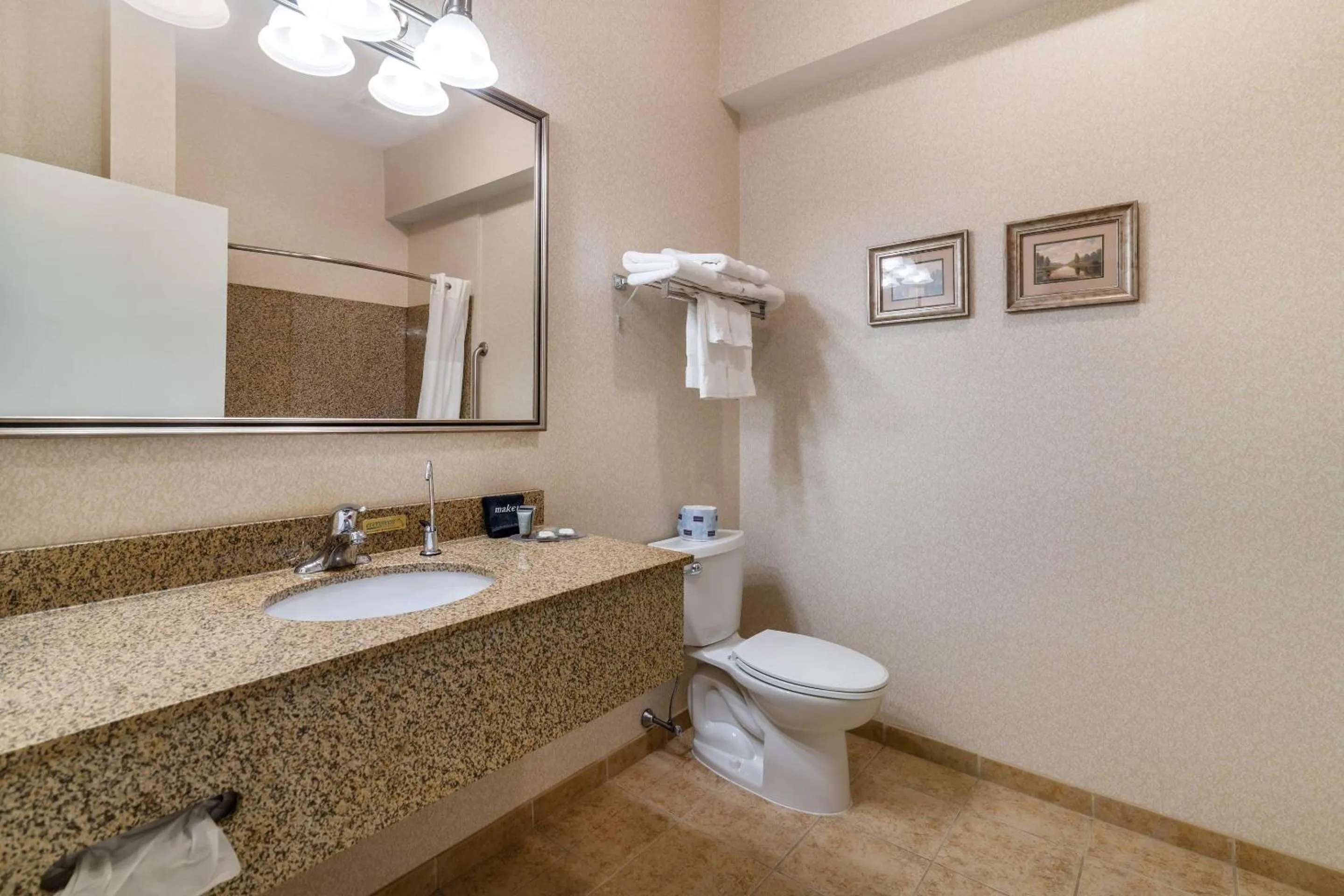 Bedroom in Maine Evergreen Hotel, an Ascend Collection Hotel