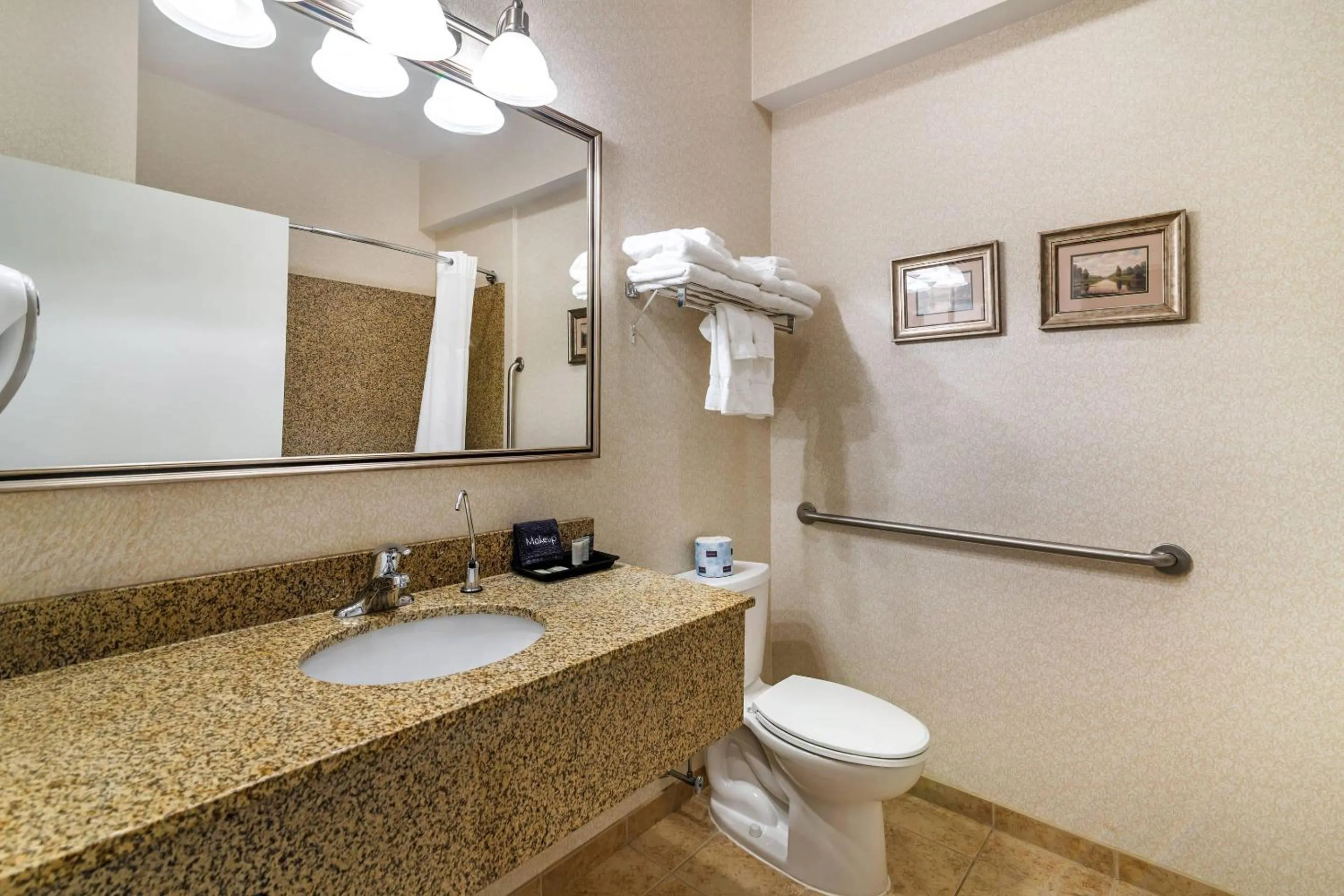 Bedroom in Maine Evergreen Hotel, an Ascend Collection Hotel