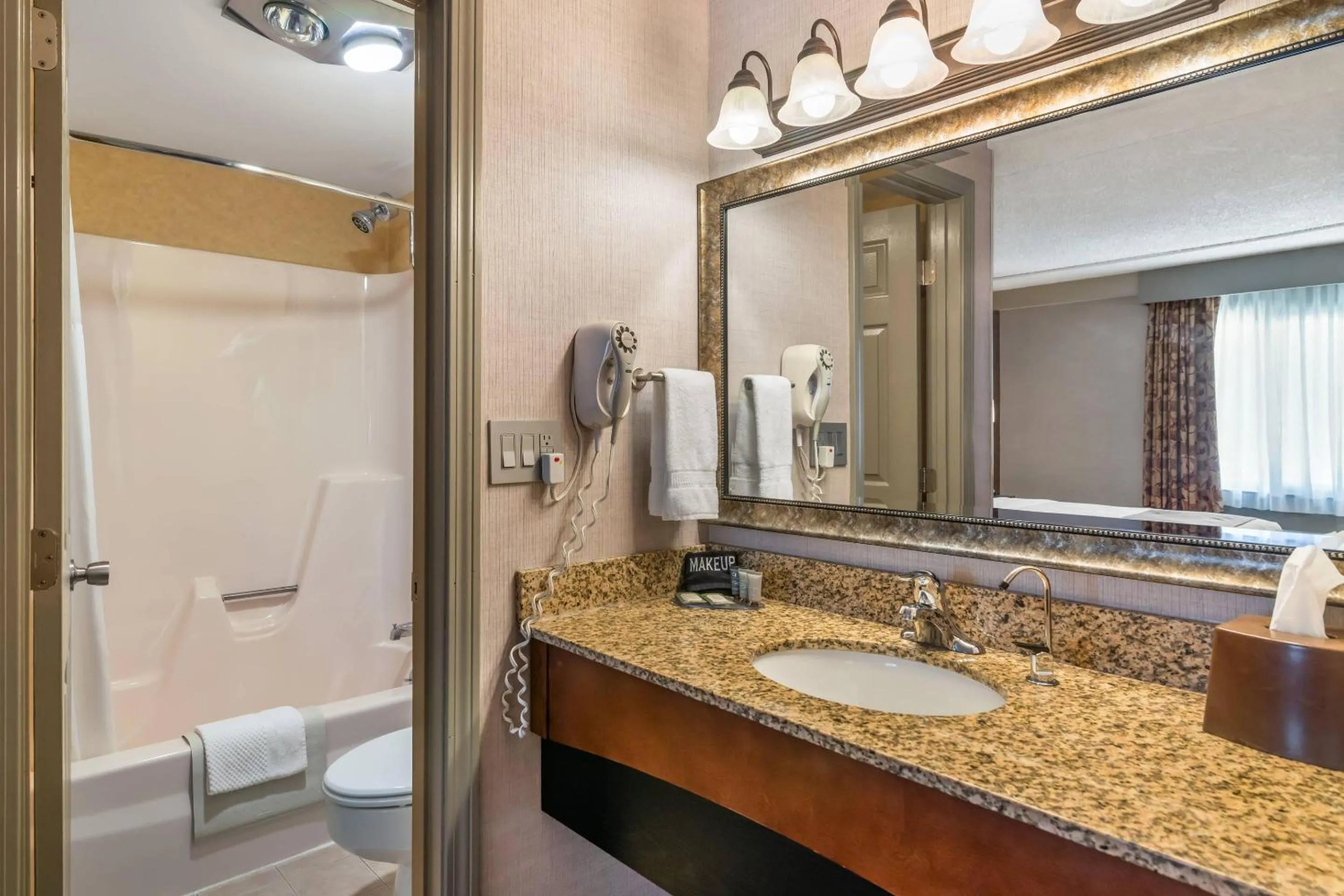 Bedroom in Maine Evergreen Hotel, an Ascend Collection Hotel