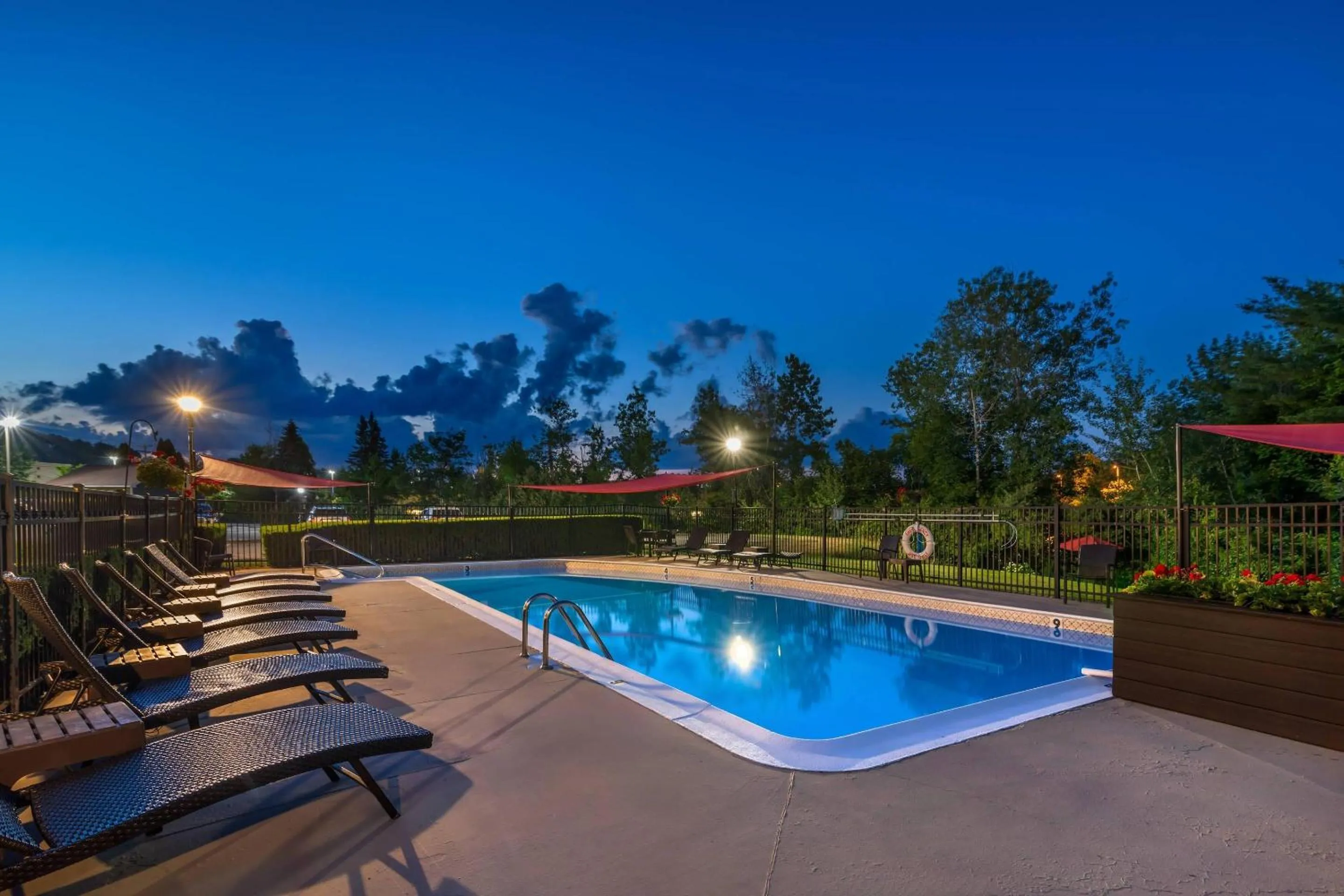 Swimming pool in Maine Evergreen Hotel, an Ascend Collection Hotel