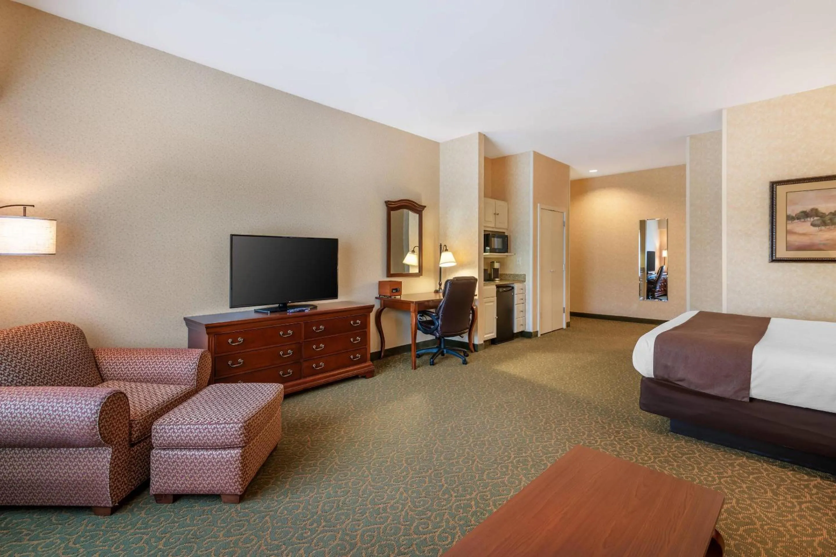 Bedroom in Maine Evergreen Hotel, an Ascend Collection Hotel