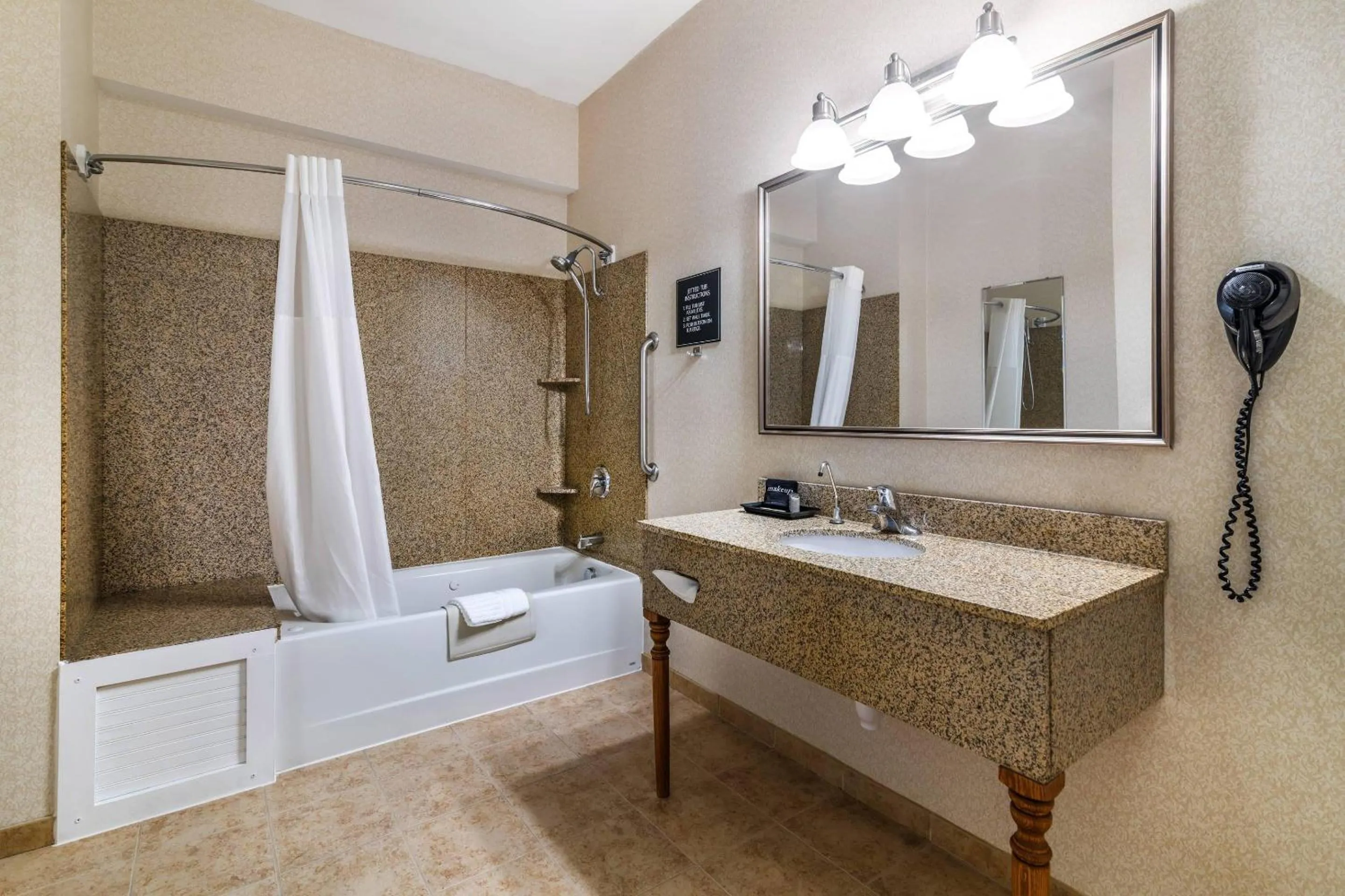 Bedroom in Maine Evergreen Hotel, an Ascend Collection Hotel