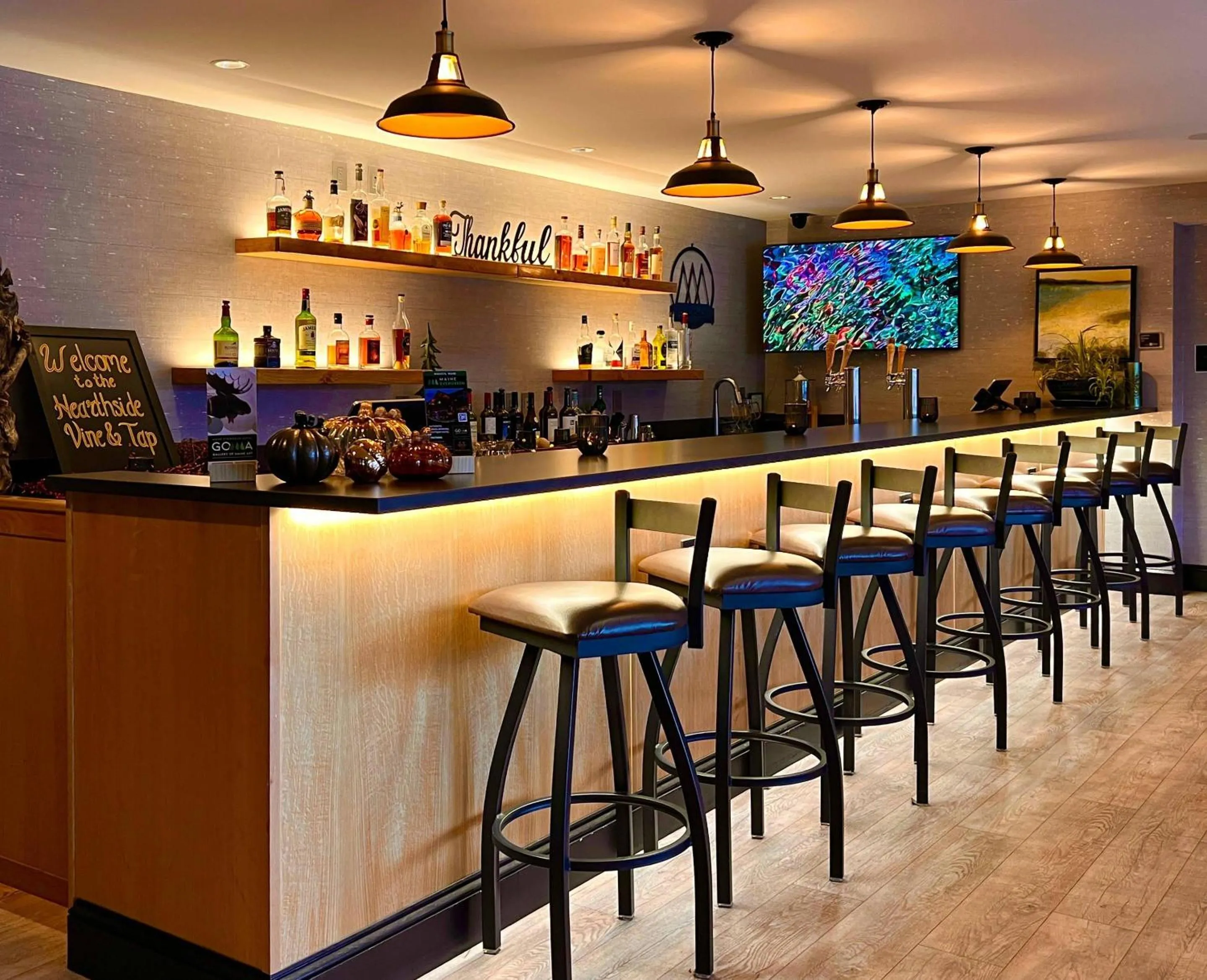 Lounge or bar in Maine Evergreen Hotel, an Ascend Collection Hotel