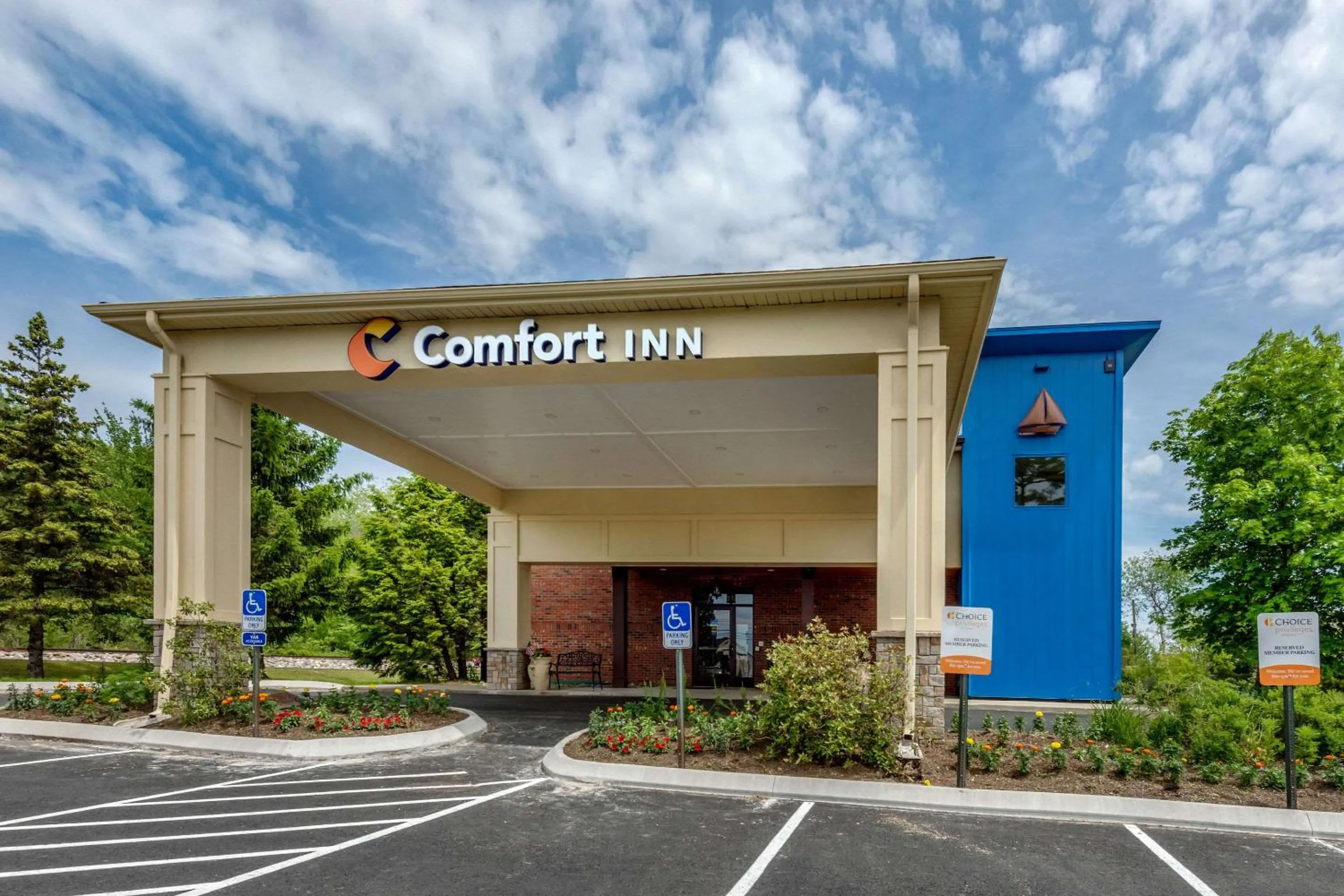 Property building in Comfort Inn Ellsworth - Bar Harbor