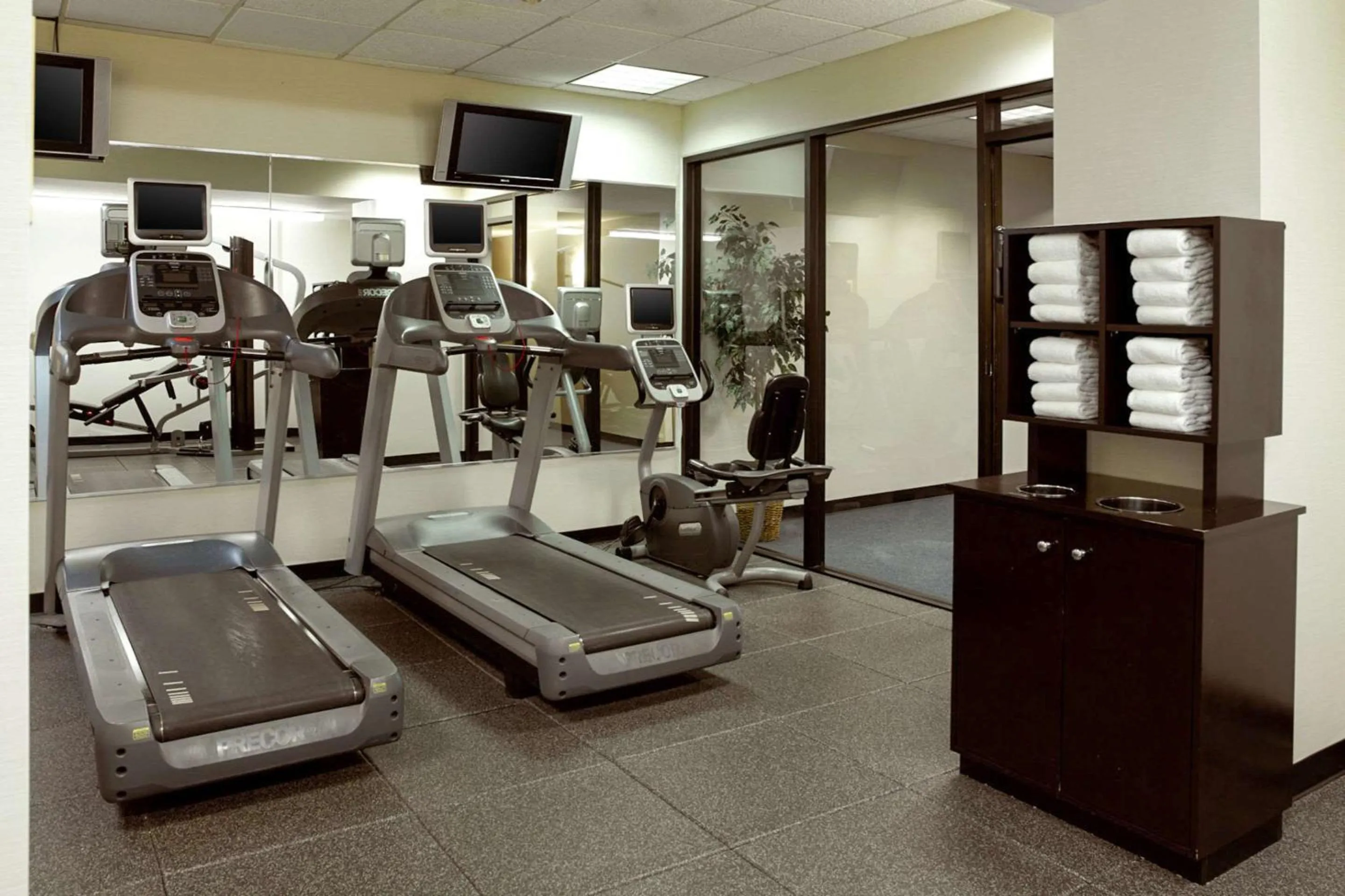 Fitness centre/facilities in Clarion Hotel Portland Airport ME