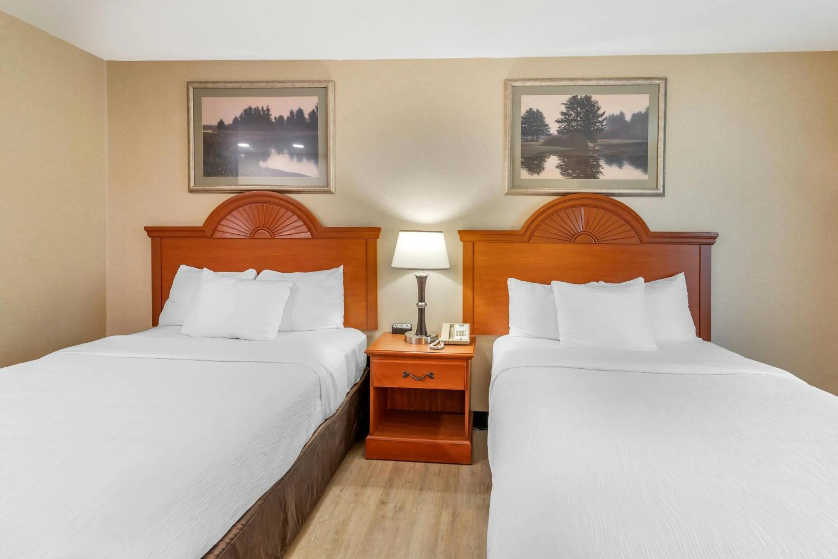 Bedroom, Bed in Quality Inn at Bangor Mall