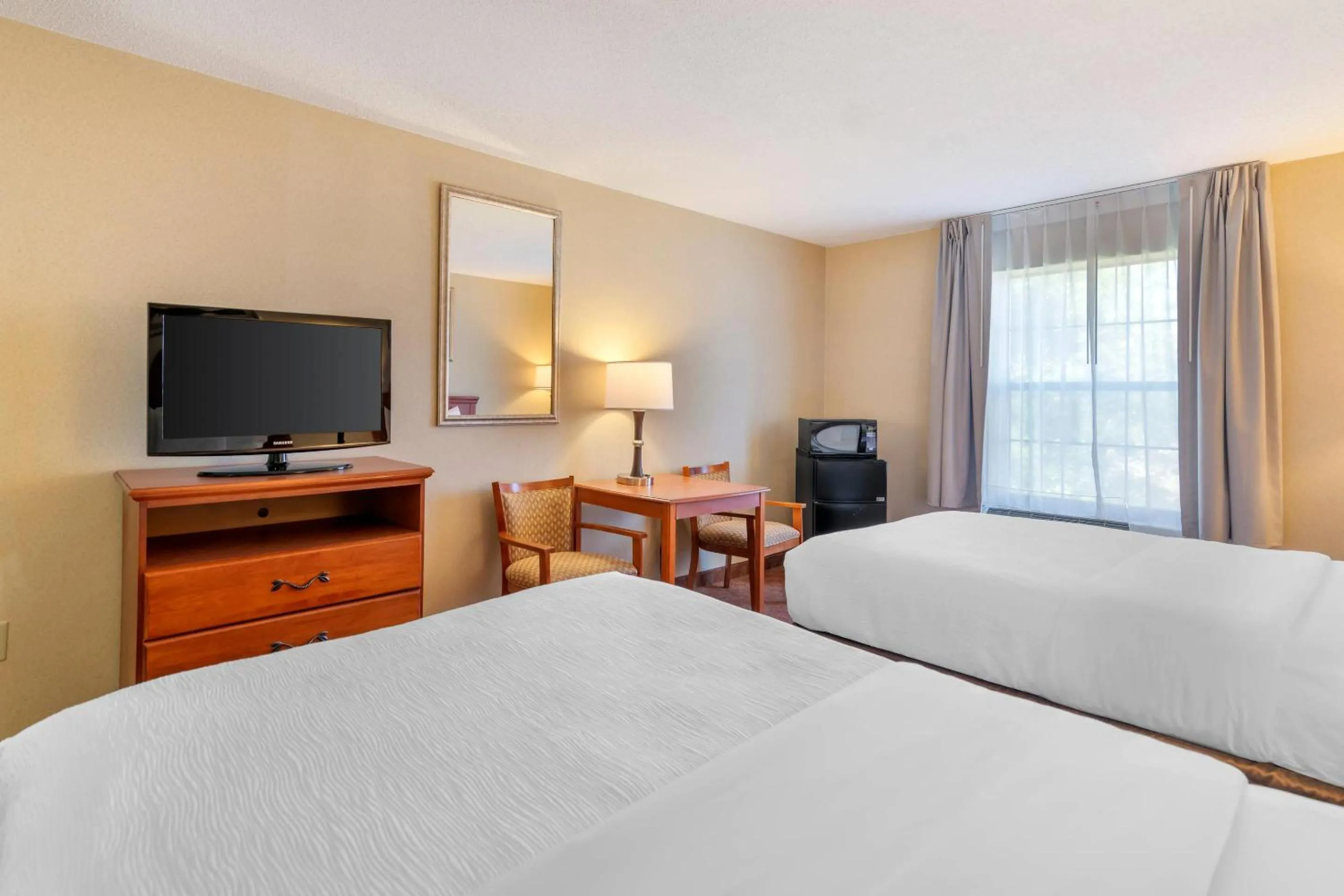 Bedroom, Bed in Quality Inn at Bangor Mall