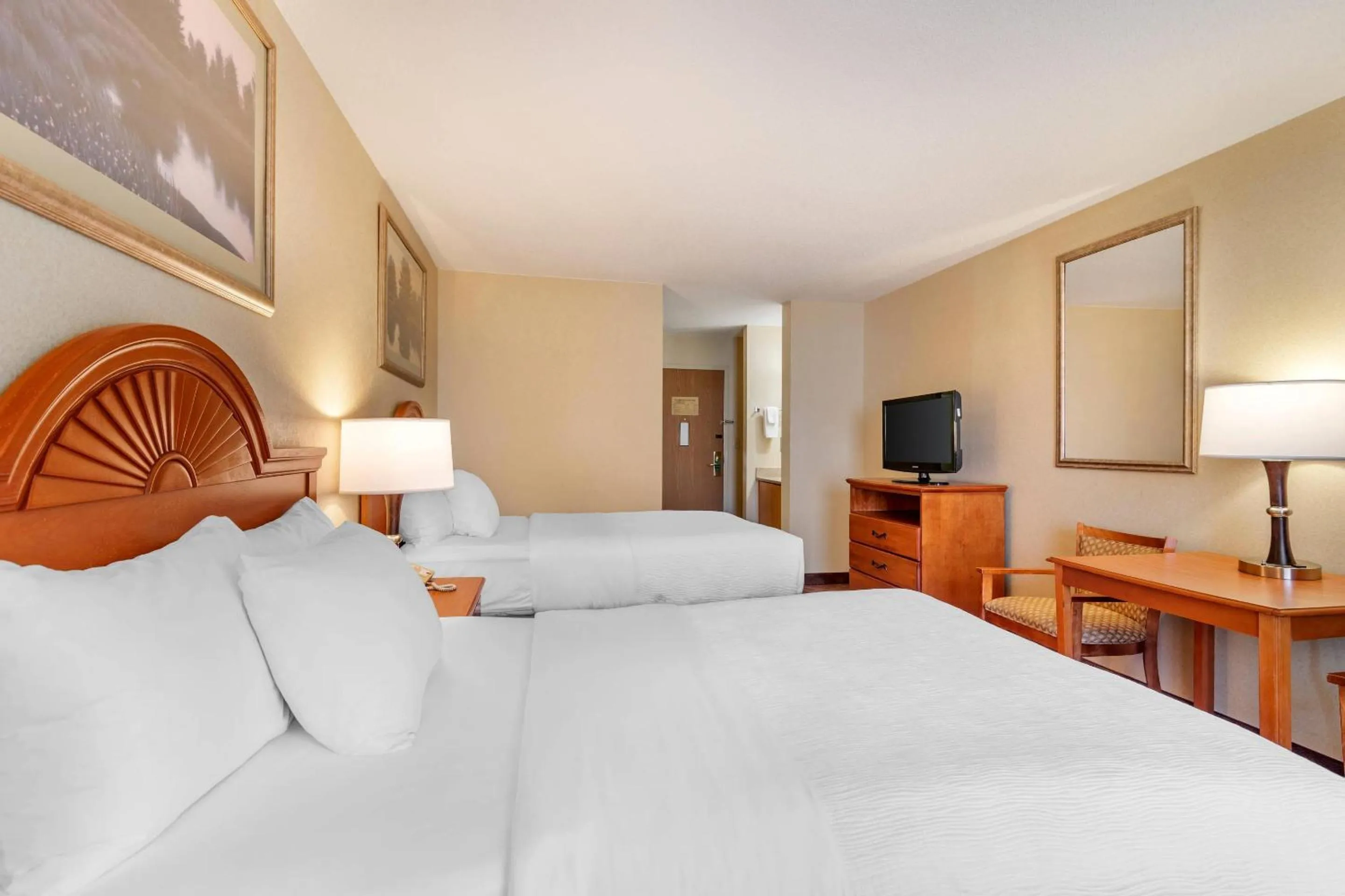 Bedroom, Bed in Quality Inn at Bangor Mall