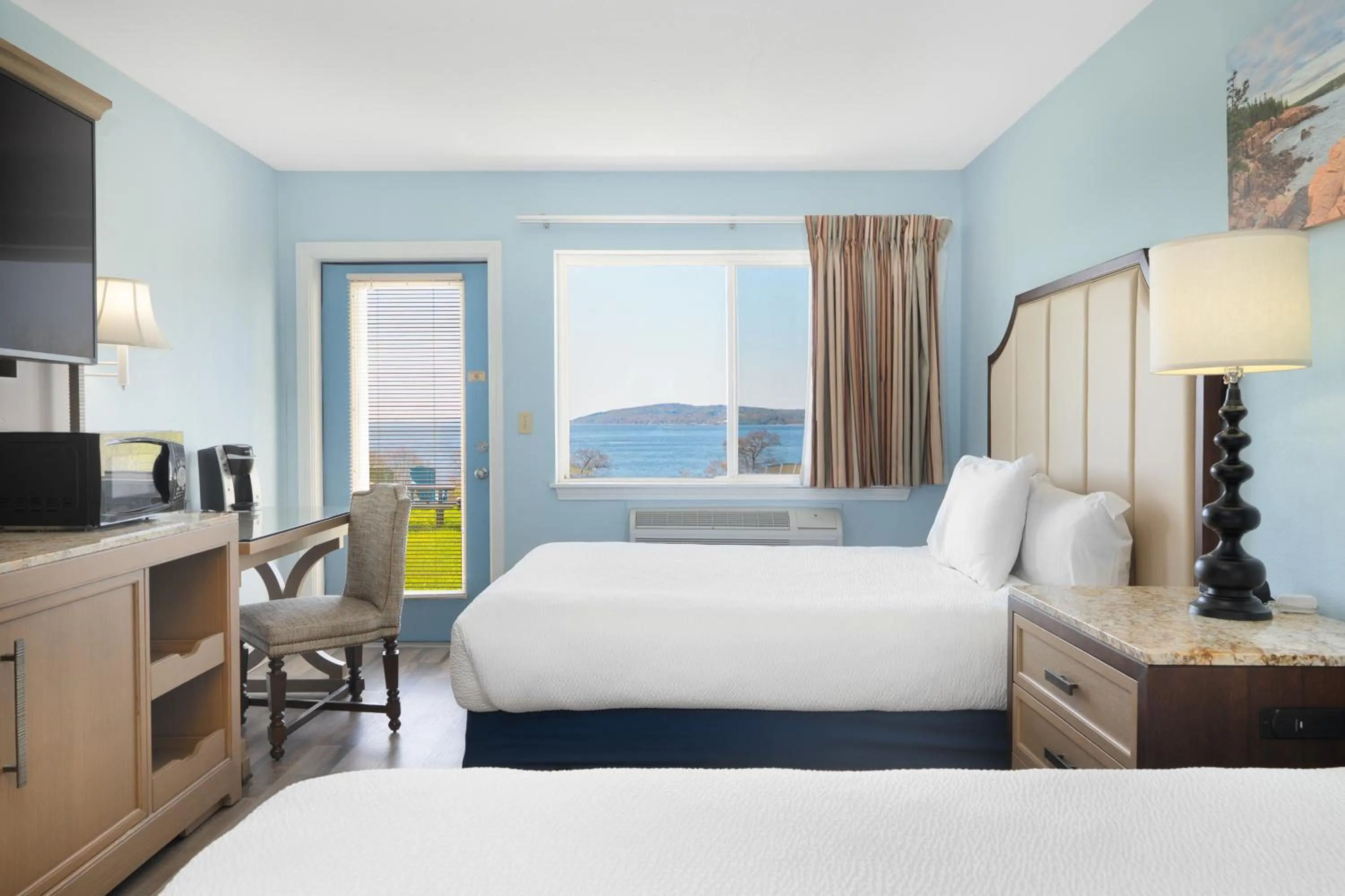 Bedroom, Bed in Fireside Inn, Ocean's Edge