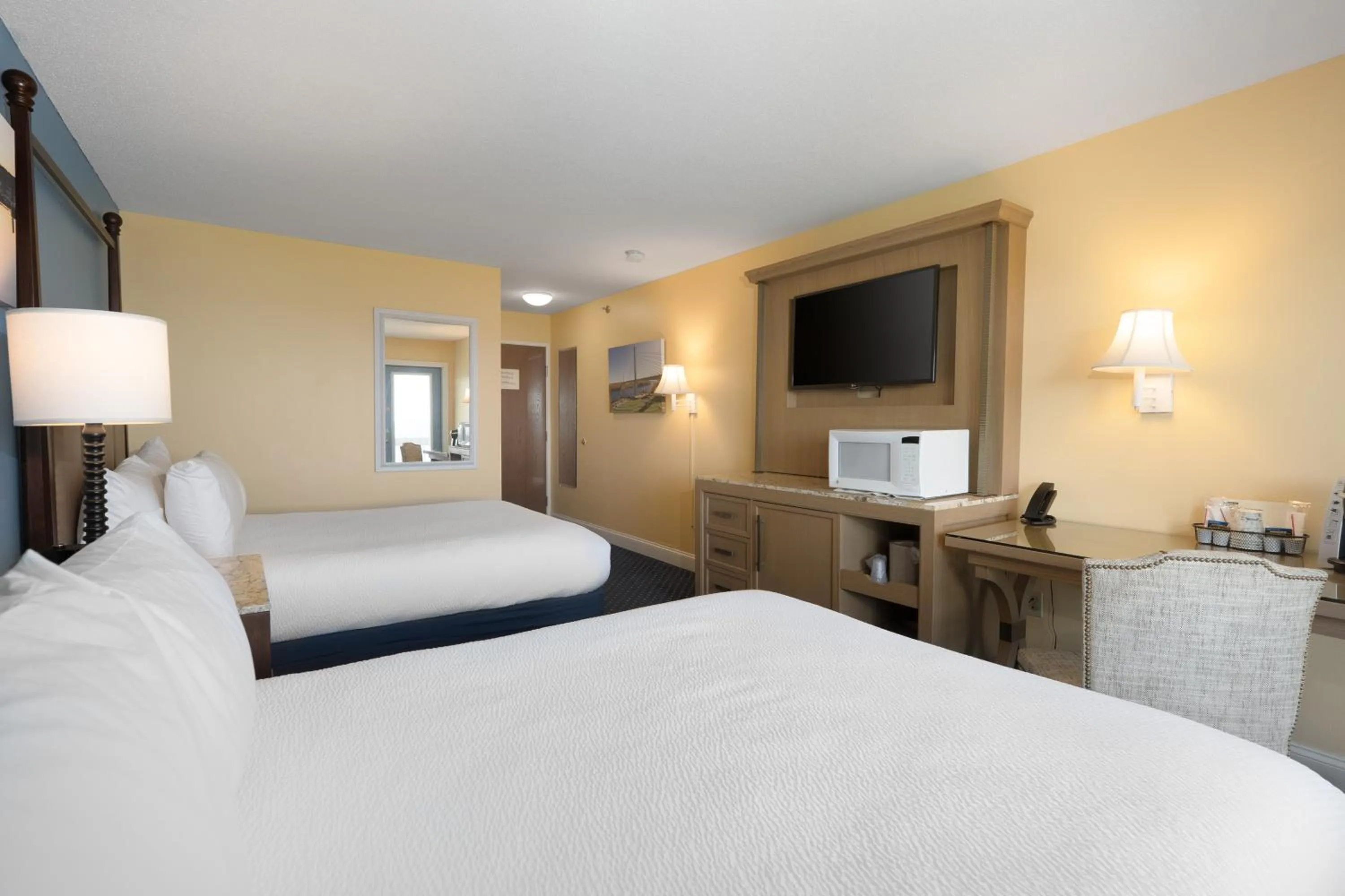 Bedroom, Bed in Fireside Inn, Ocean's Edge