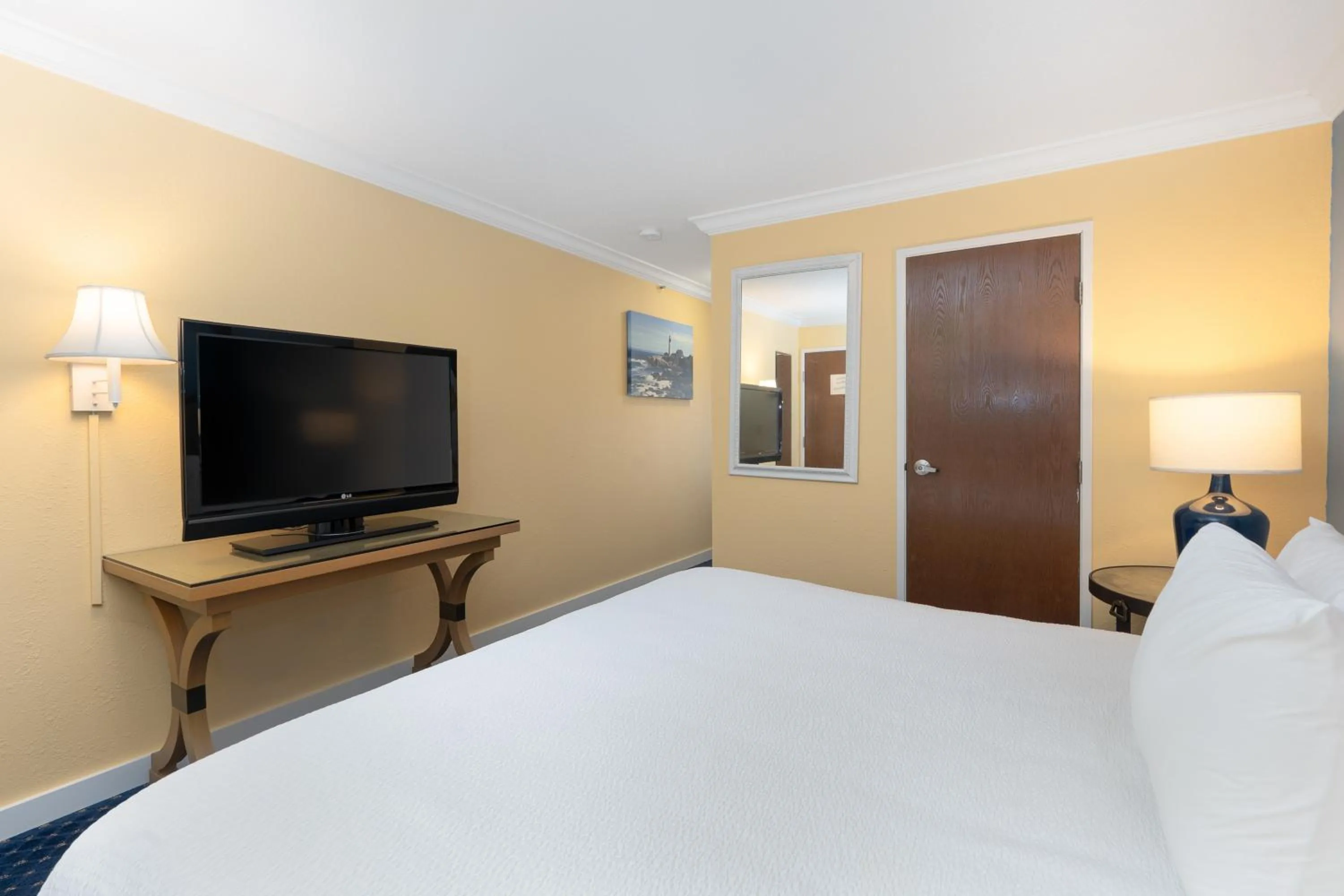 Bedroom, Bed in Fireside Inn, Ocean's Edge