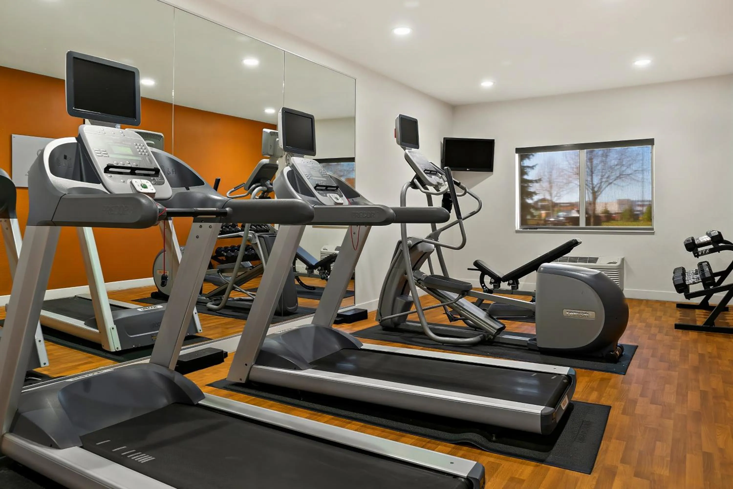Fitness centre/facilities in Comfort Suites