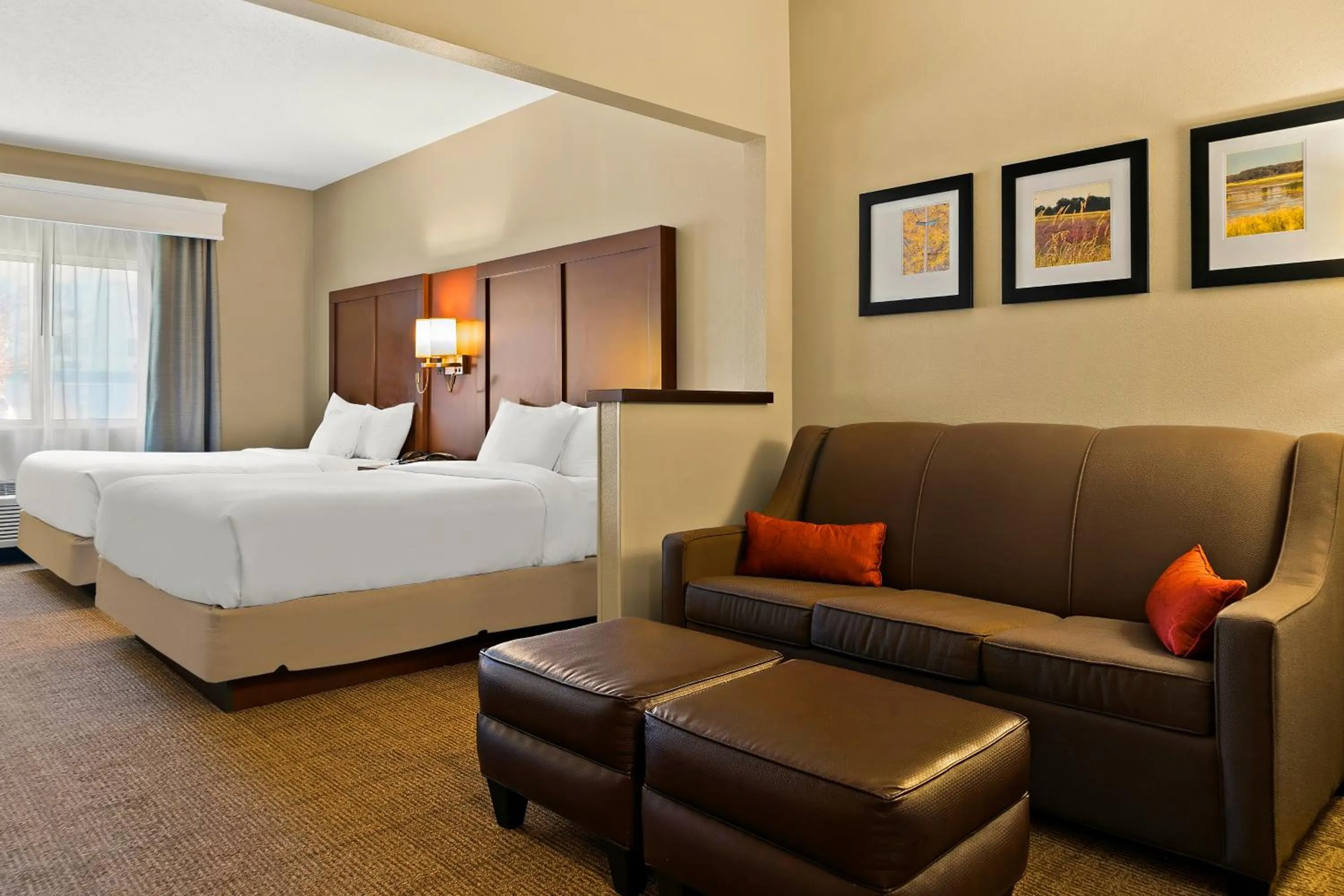 Photo of the whole room in Comfort Suites