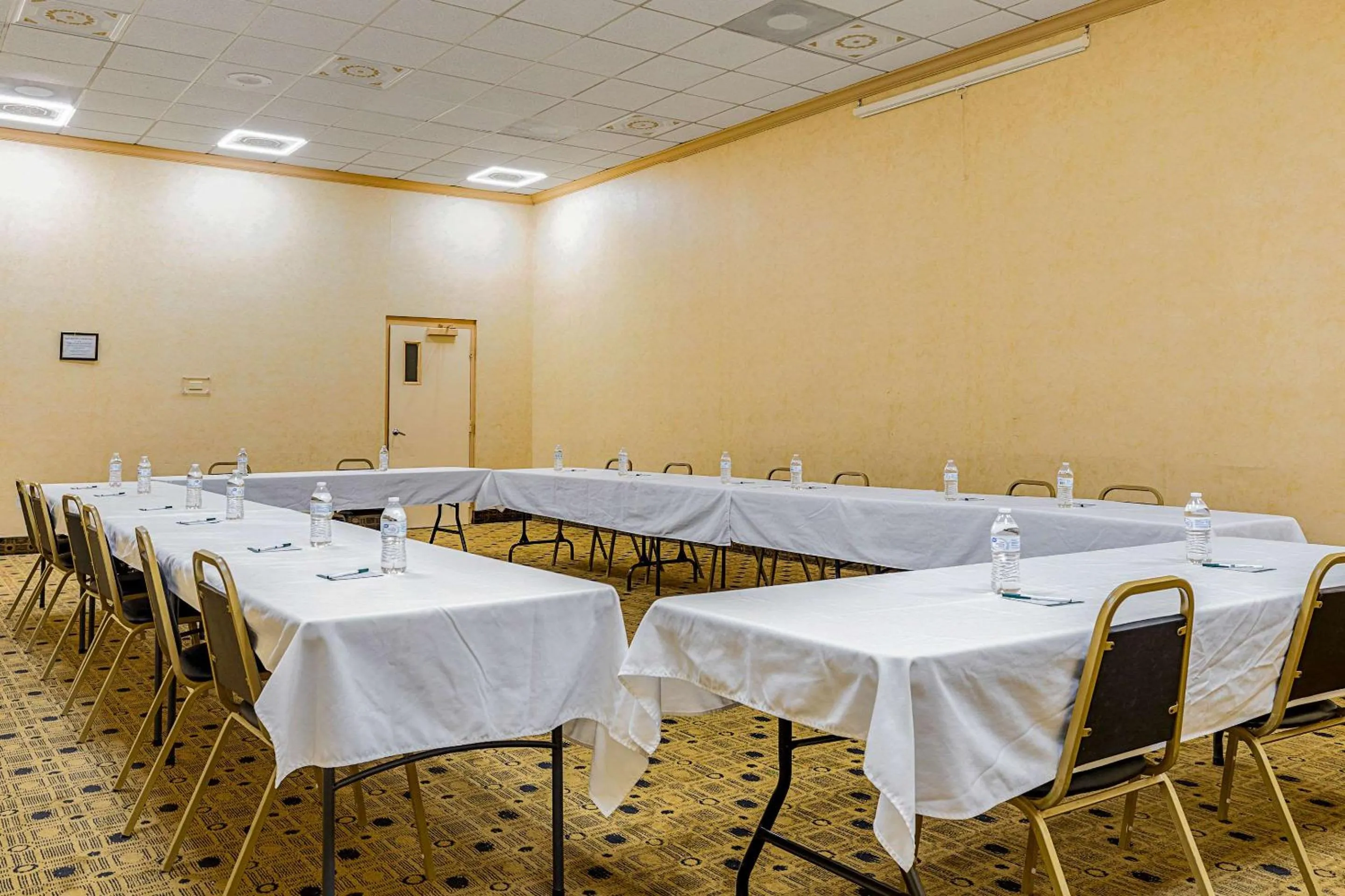 Meeting/conference room in Quality Inn & Suites Coldwater near I-69