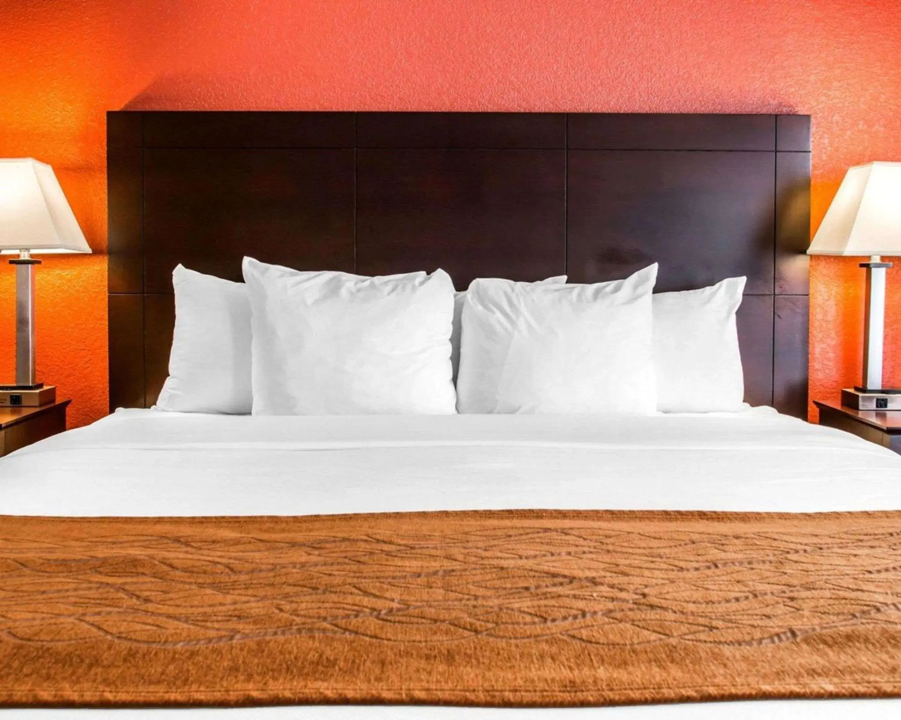 King Room with Jacuzzi in Comfort Inn & Suites and Conference Center King Room with Jacuzzi in Comfort Inn & Suites and Conference Center