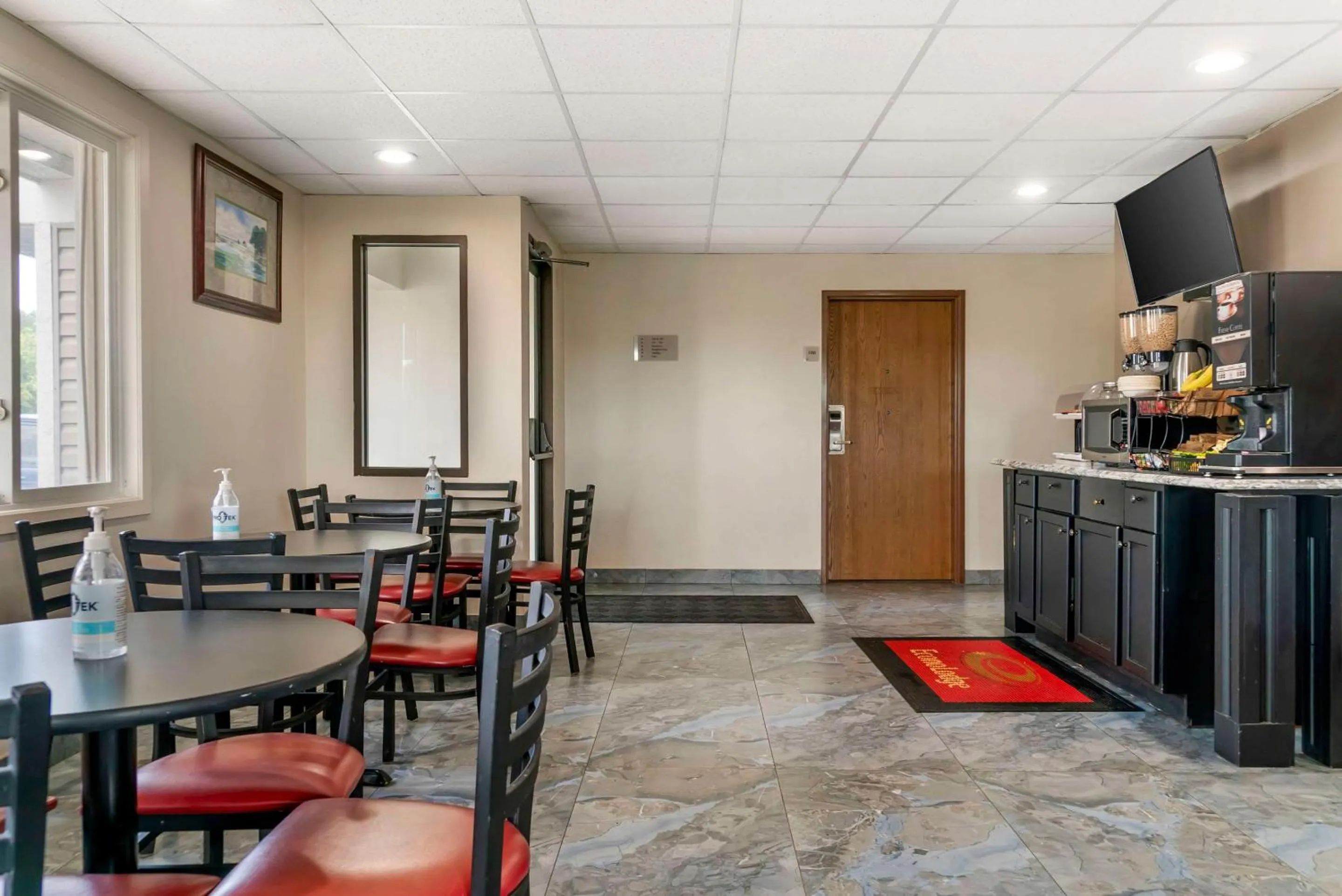 Lobby or reception in Econo Lodge Traverse City South