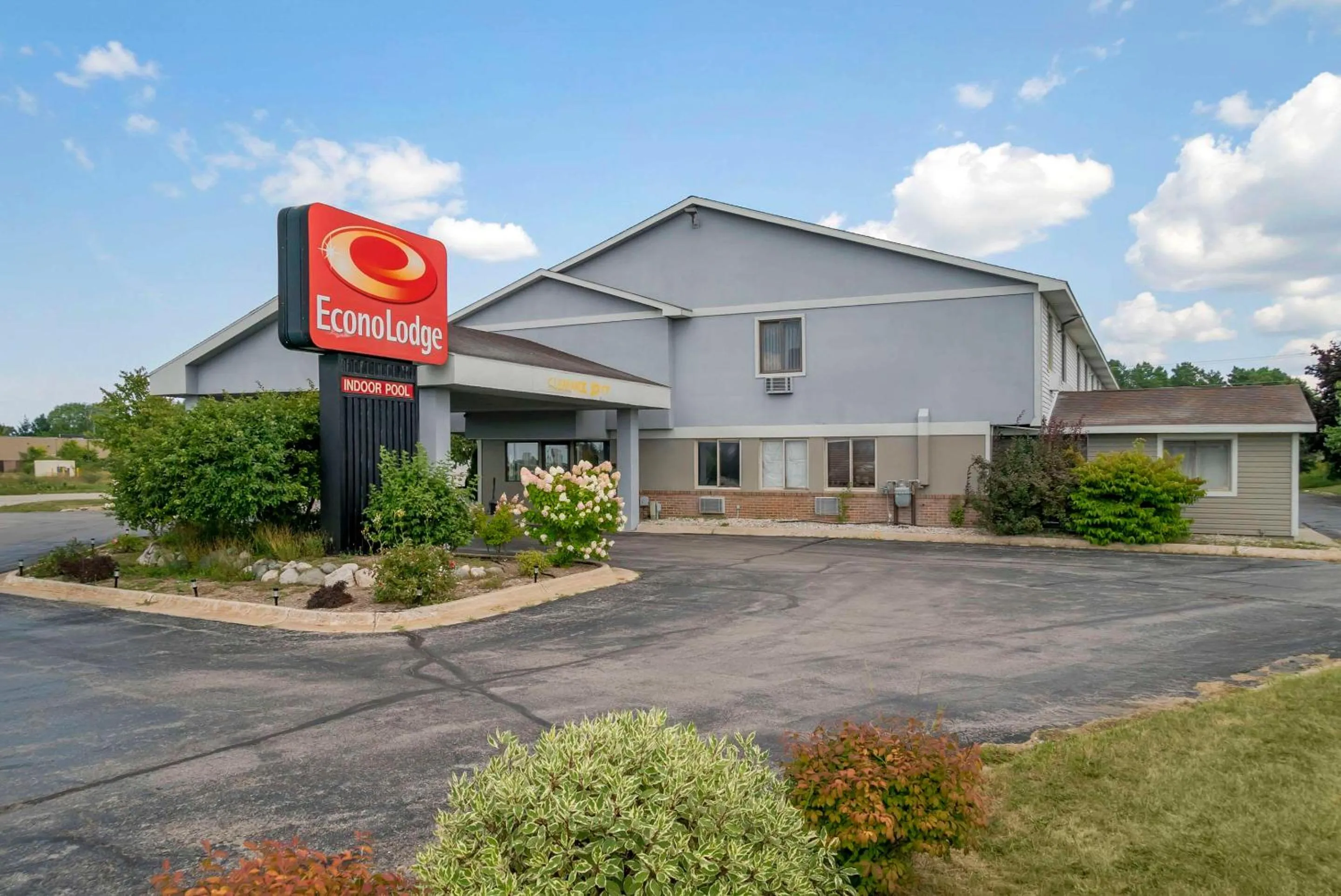 Property building in Econo Lodge Traverse City South