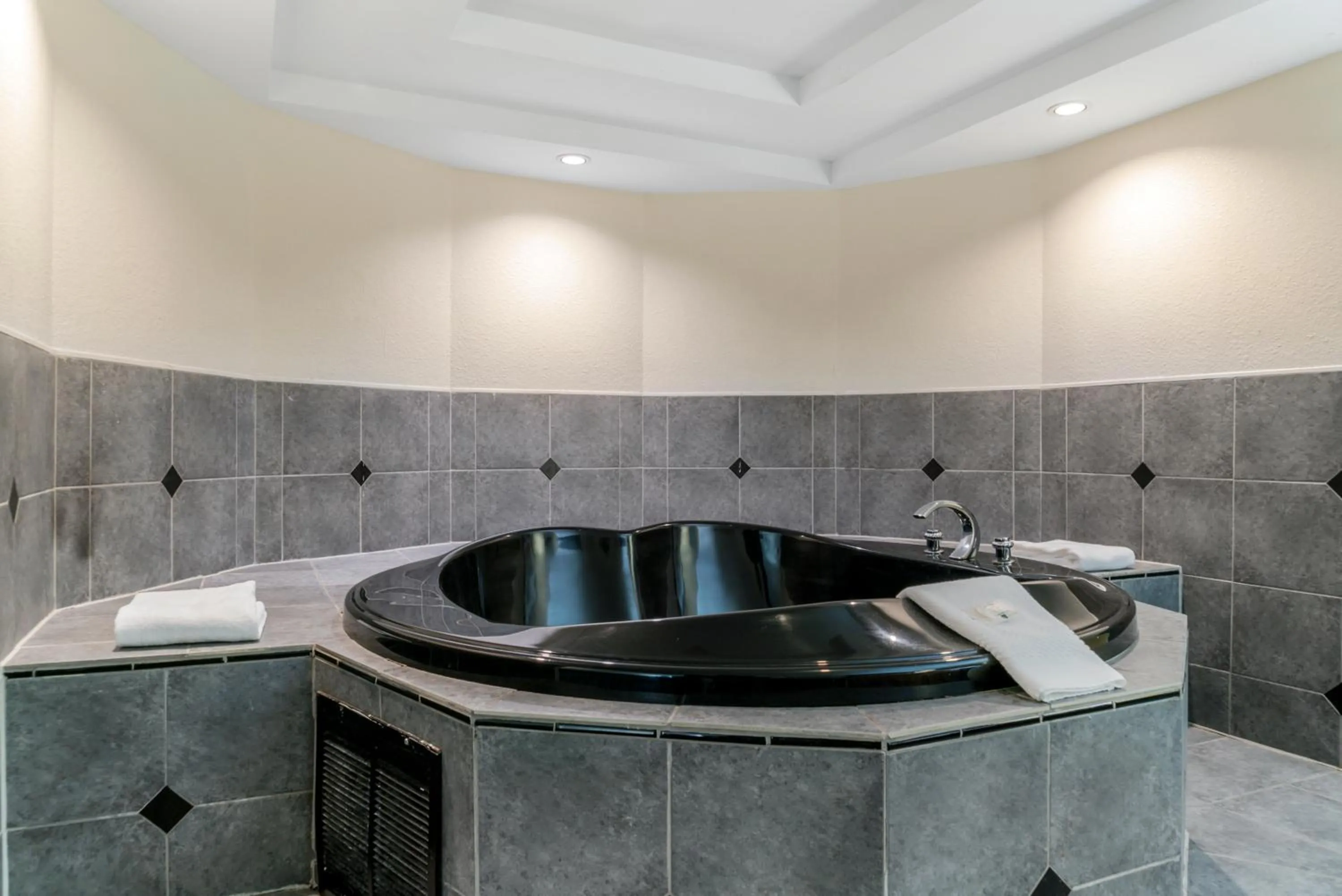 Hot Tub in Quality Inn & Suites Banquet Center