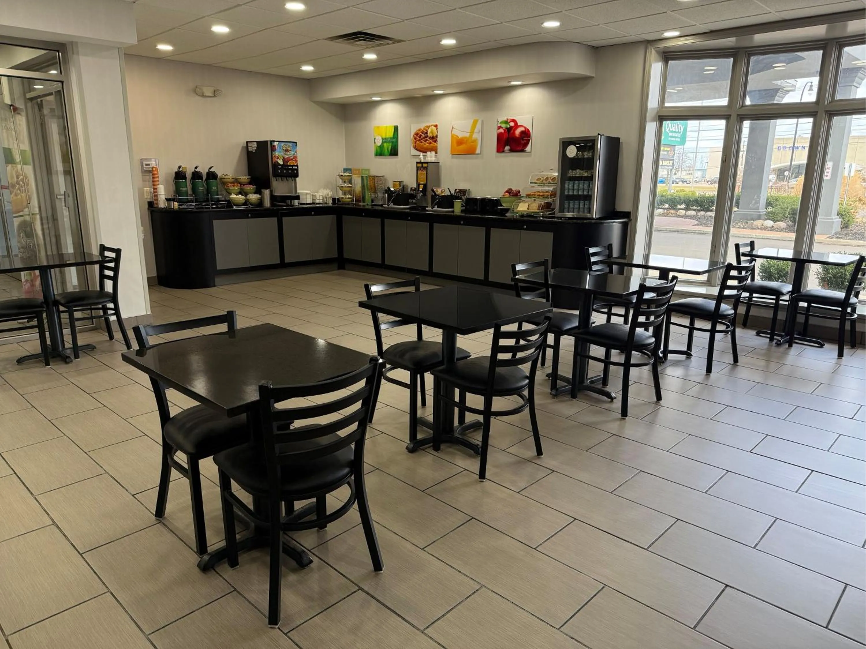 Breakfast in Quality Inn & Suites Banquet Center