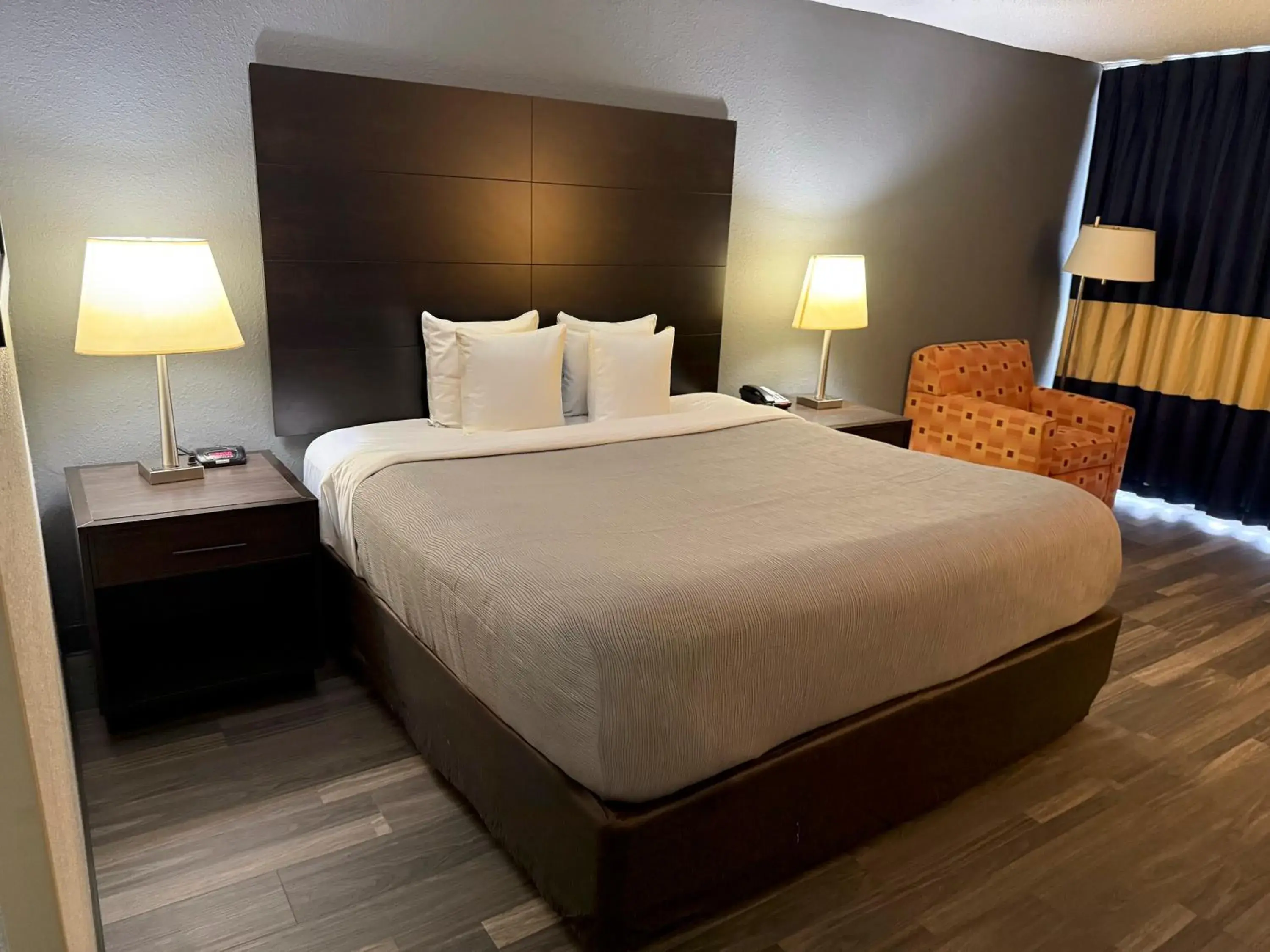 Business King Room - Accessible/Non-Smoking in Quality Inn & Suites Banquet Center Business King Room - Accessible/Non-Smoking in Quality Inn & Suites Banquet Center