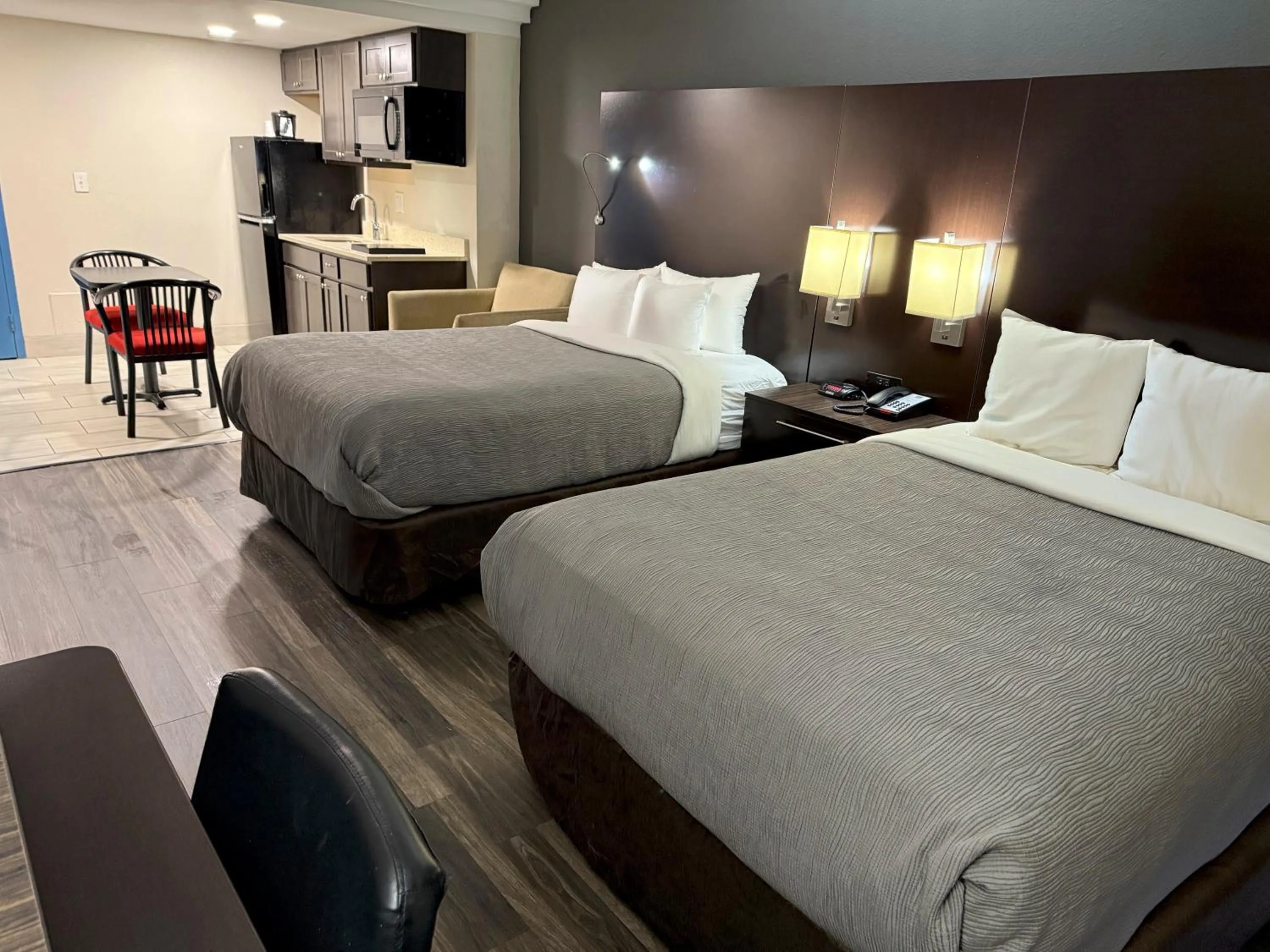 Bed in Quality Inn & Suites Banquet Center