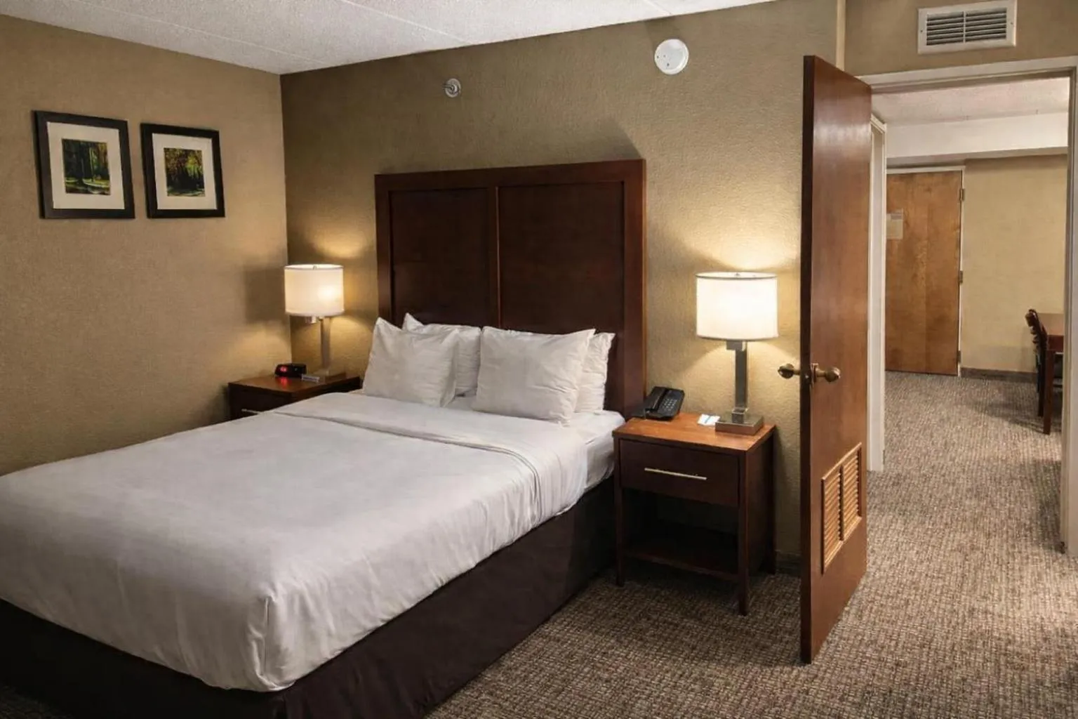Bedroom, Bed in Comfort Inn Farmington Hills - Novi-Royal oaks-Southfield-Detroit Northwest