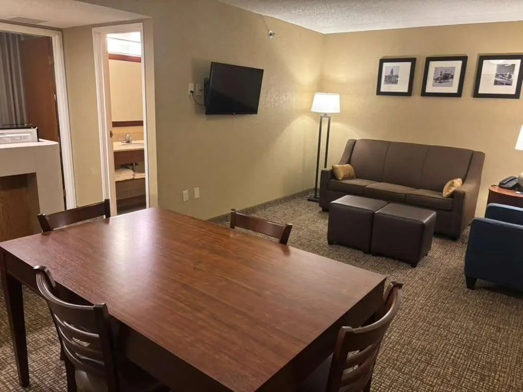 Living room in Comfort Inn Farmington Hills - Novi-Royal oaks-Southfield-Detroit Northwest