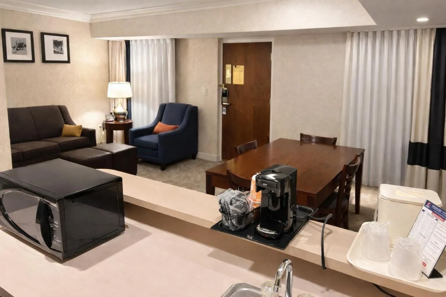 Living room in Comfort Inn Farmington Hills - Novi-Royal oaks-Southfield-Detroit Northwest