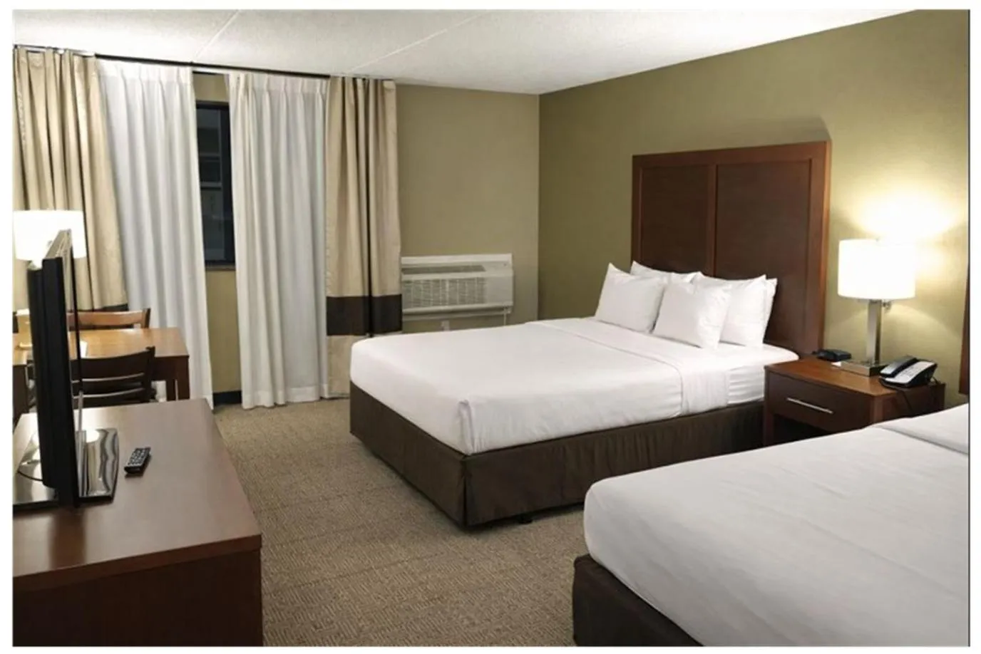 Bedroom, Bed in Comfort Inn Farmington Hills - Novi-Royal oaks-Southfield-Detroit Northwest