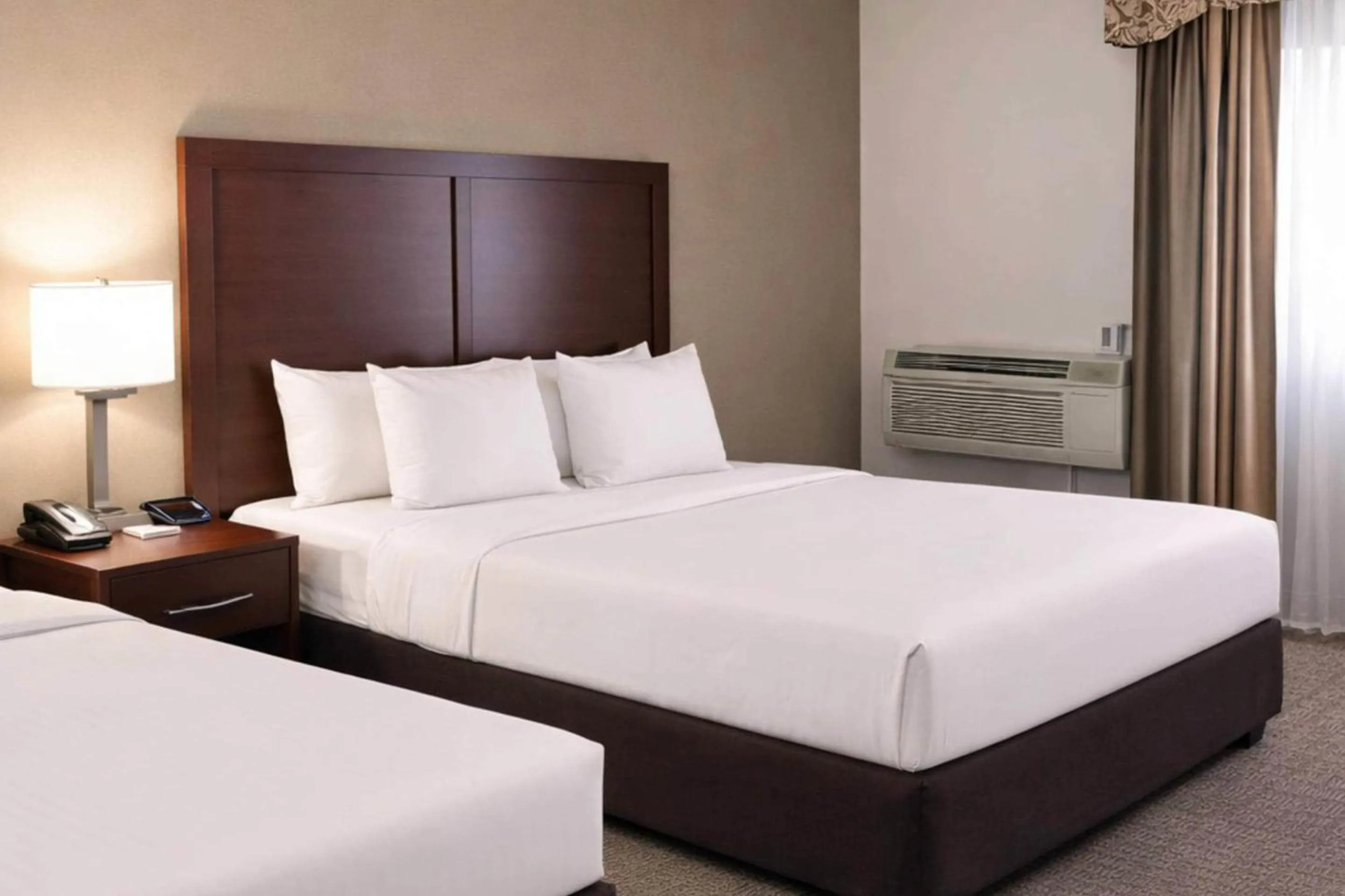 Bedroom, Bed in Comfort Inn Farmington Hills - Novi-Royal oaks-Southfield-Detroit Northwest