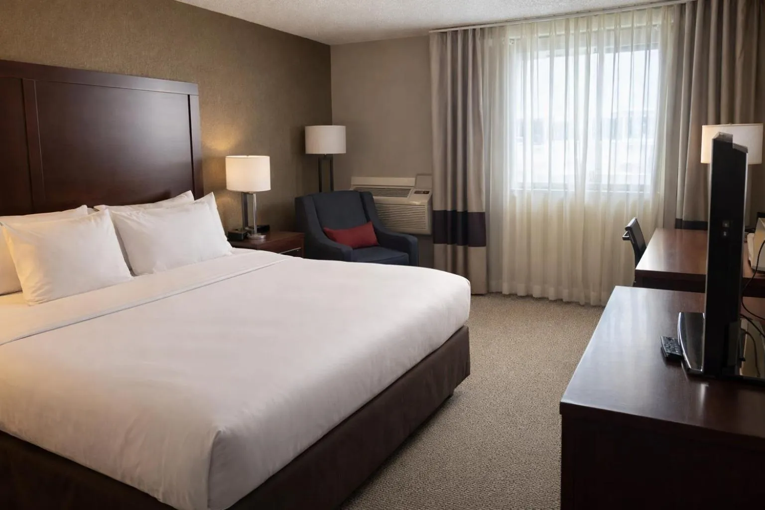 Bedroom, Bed in Comfort Inn Farmington Hills - Novi-Royal oaks-Southfield-Detroit Northwest