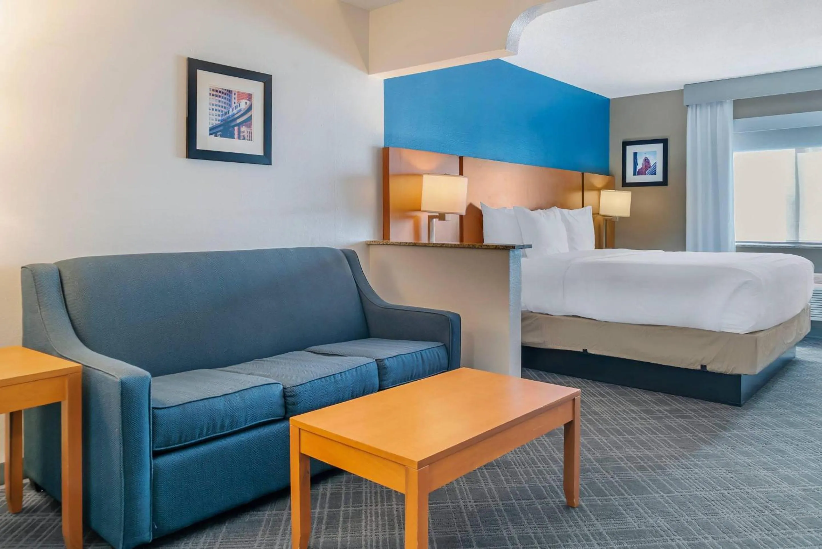 Bedroom, Bed in Comfort Suites Auburn Hills-Detroit