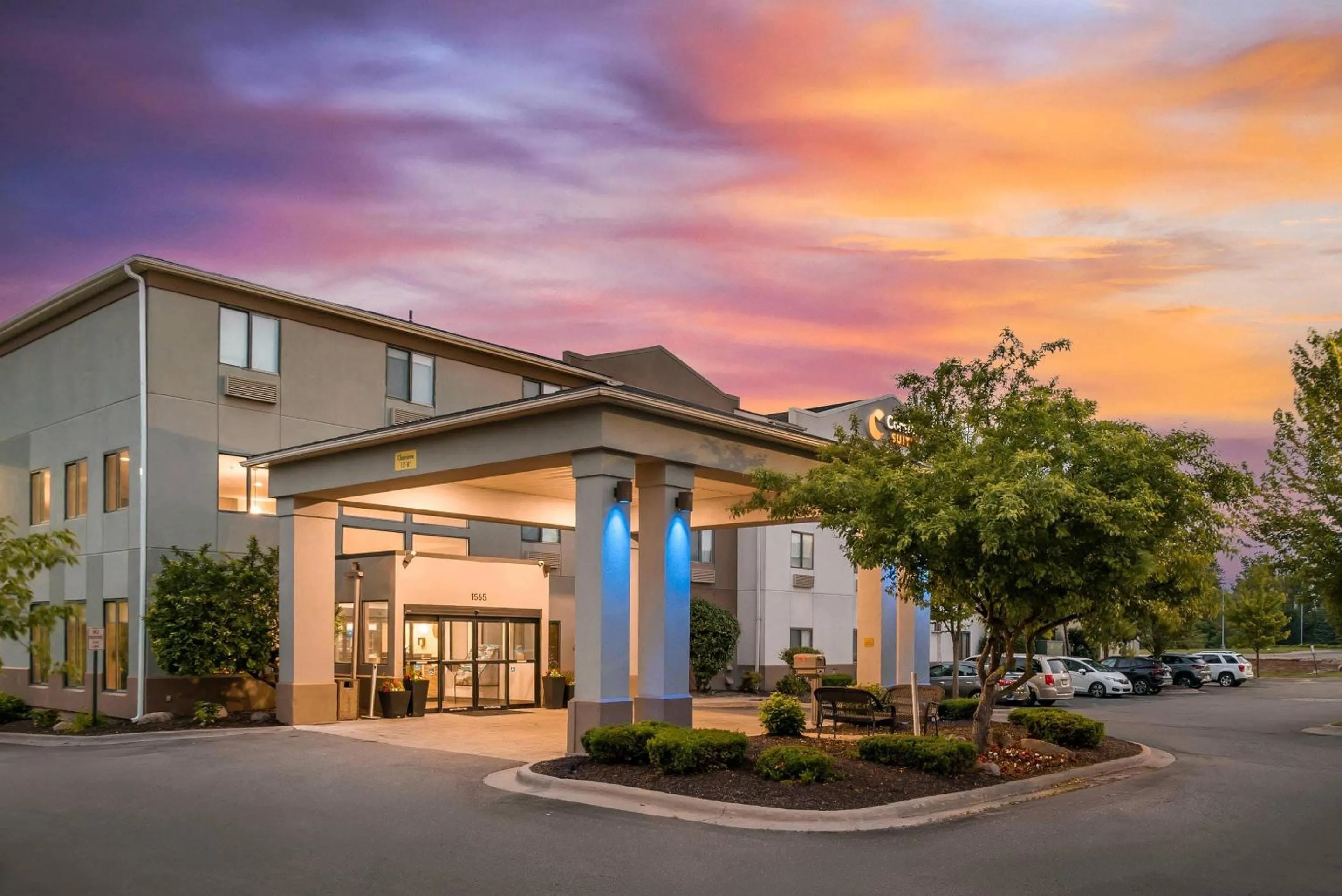 Property building in Comfort Suites Auburn Hills-Detroit