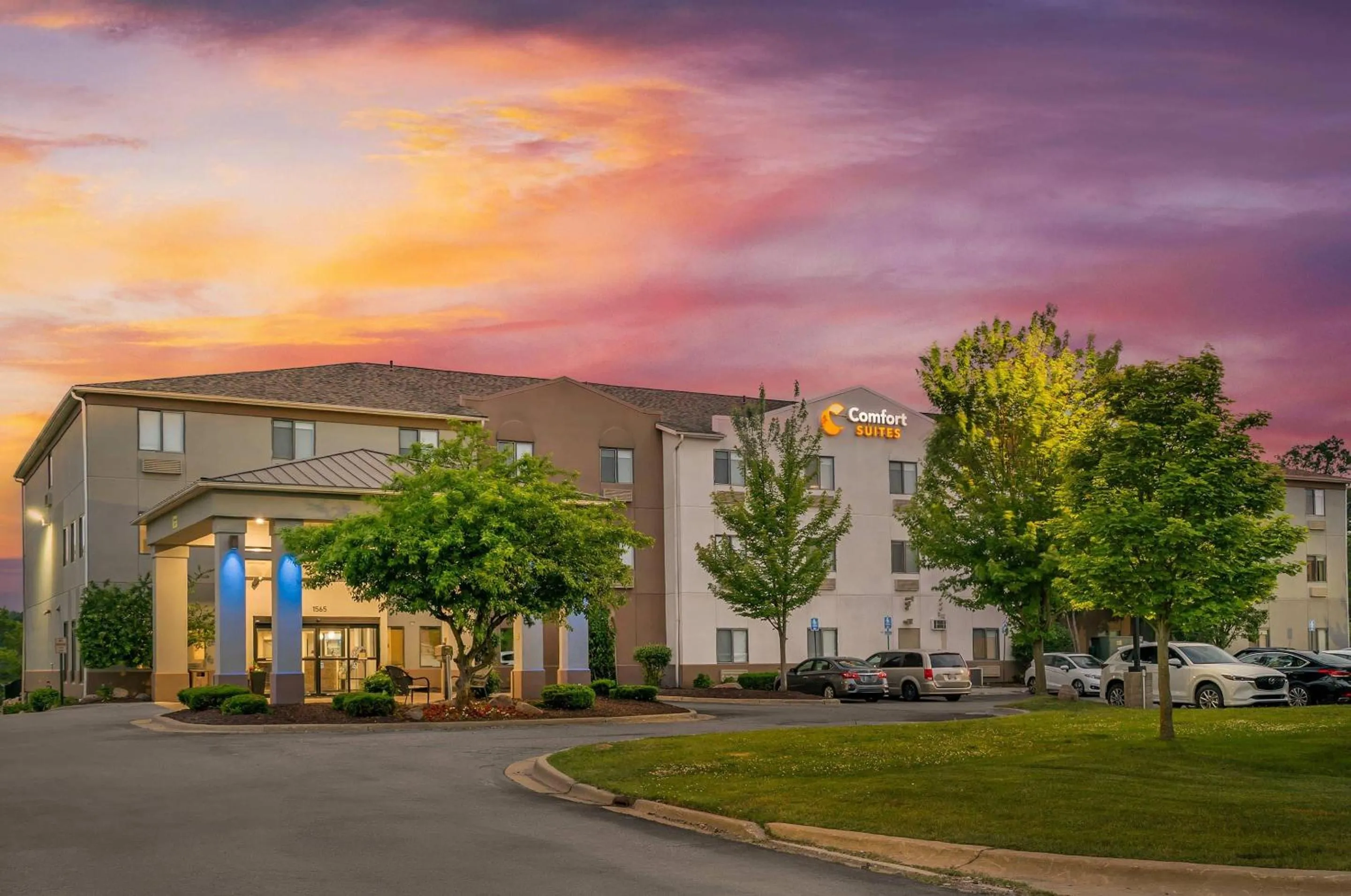 Property building in Comfort Suites Auburn Hills-Detroit