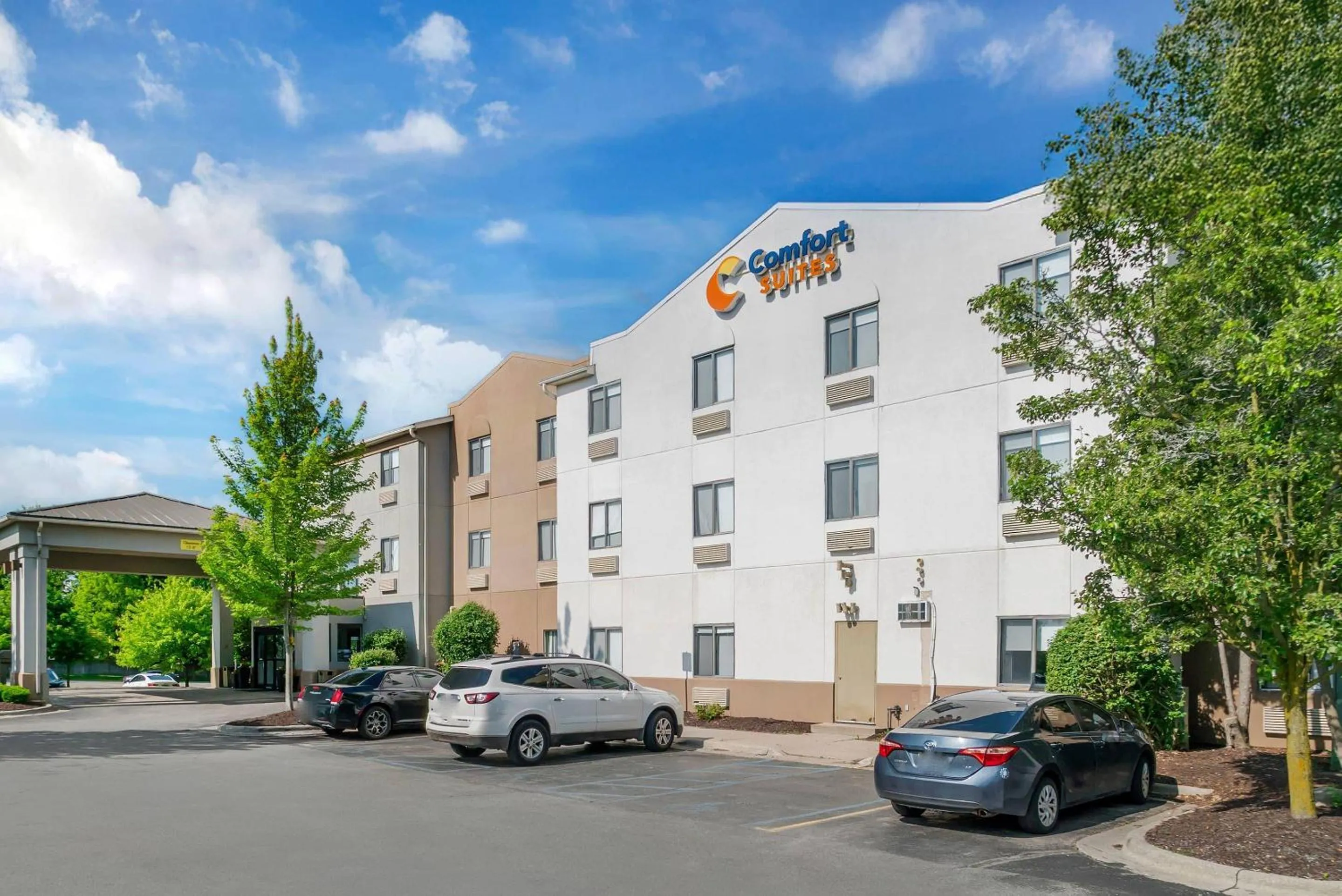 Property building in Comfort Suites Auburn Hills-Detroit
