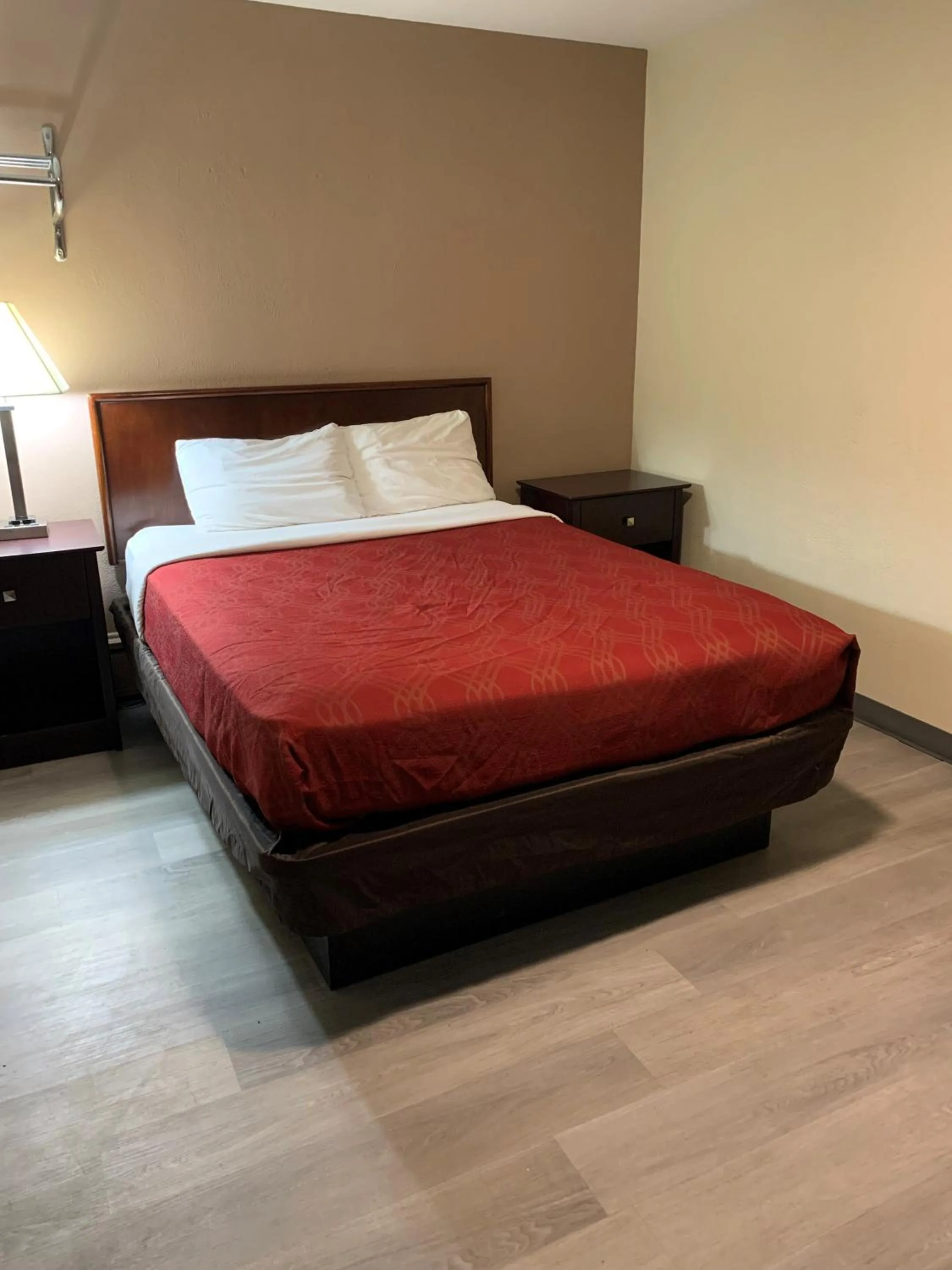 Bed in Baymont by Wyndham Iron Mountain