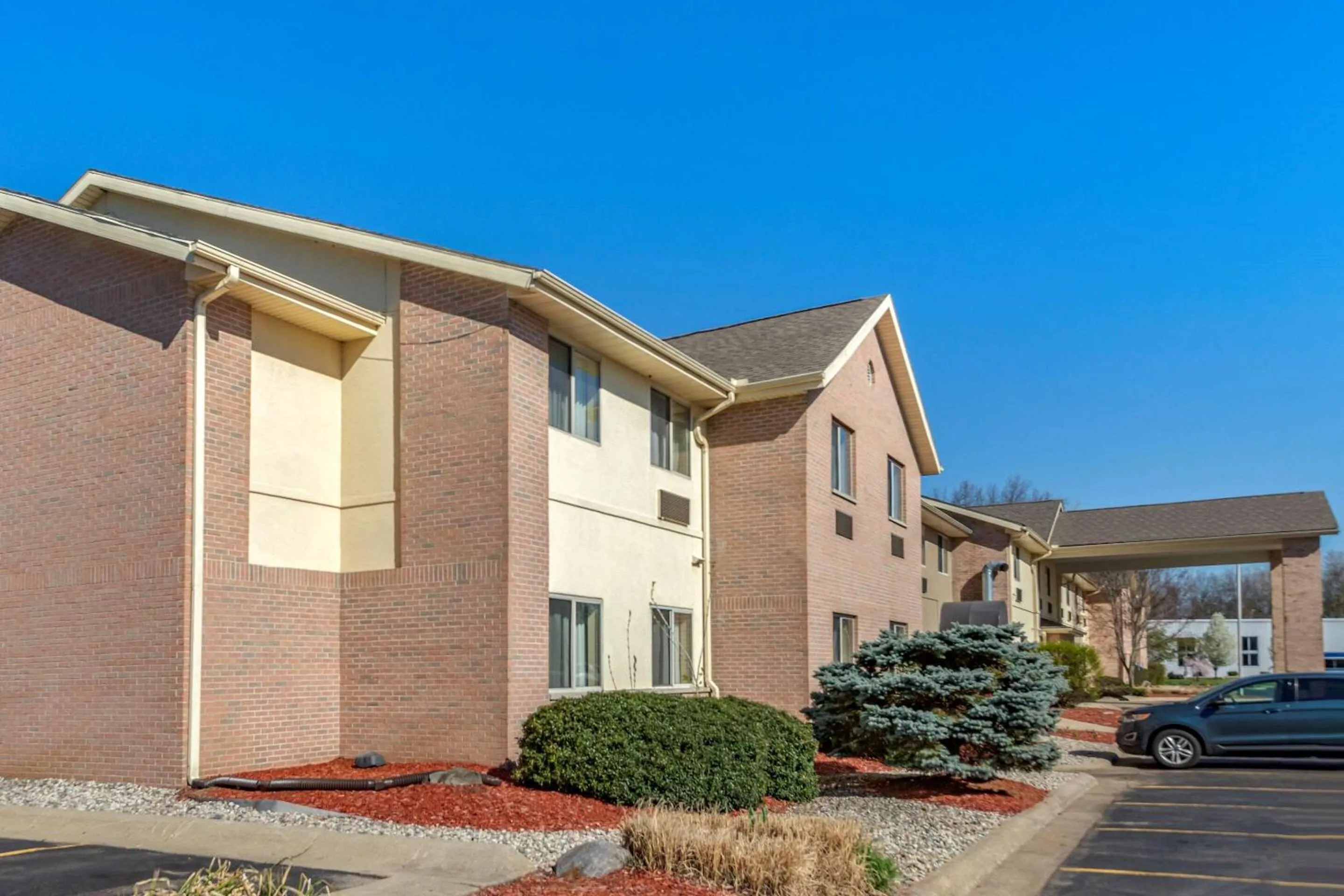 Property building in Comfort Inn & Suites Paw Paw