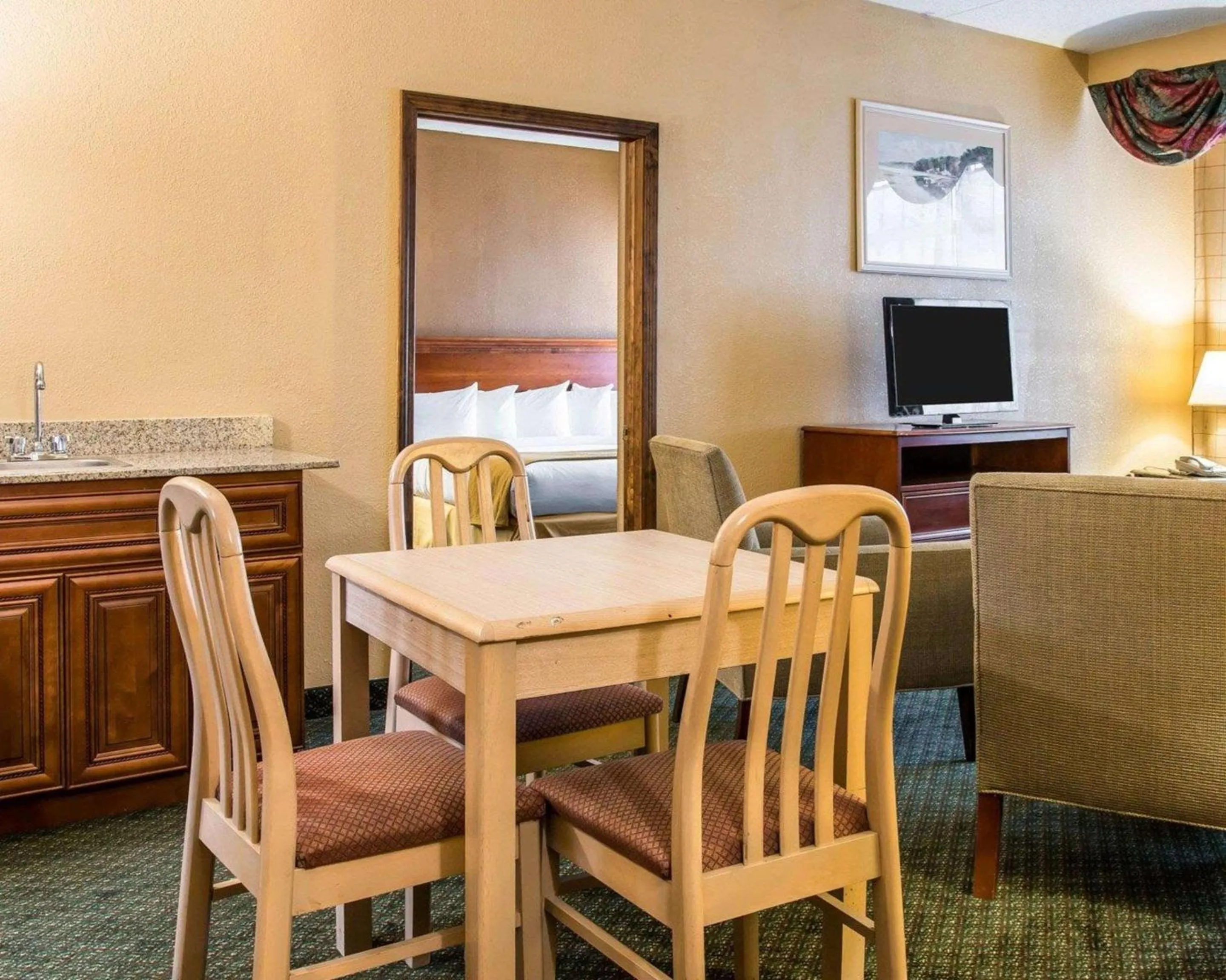 Photo of the whole room in Quality Inn