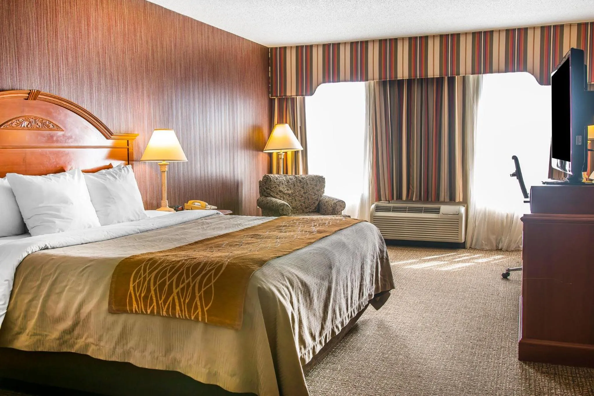 Bed in Comfort Inn Chelsea