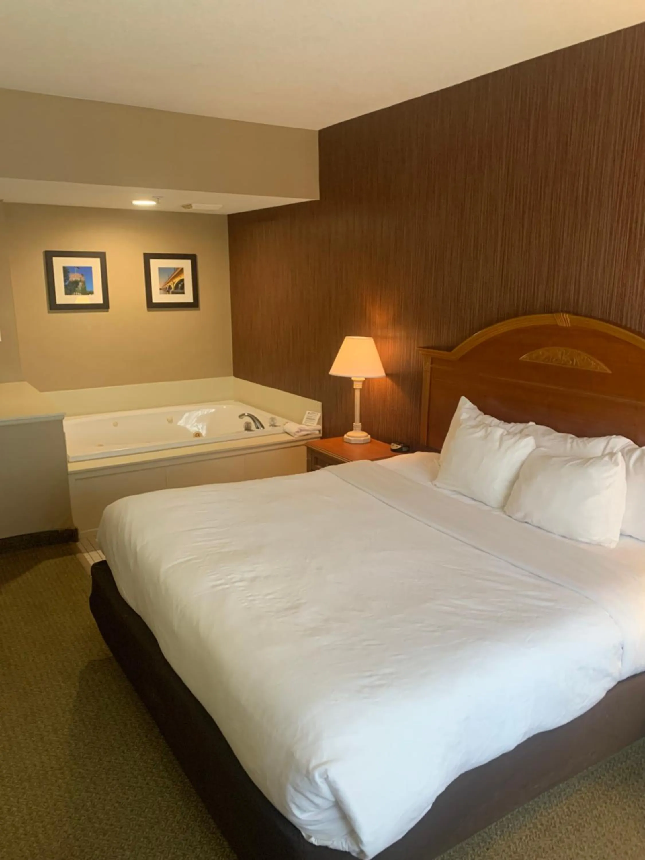 Bed in Comfort Inn Chelsea