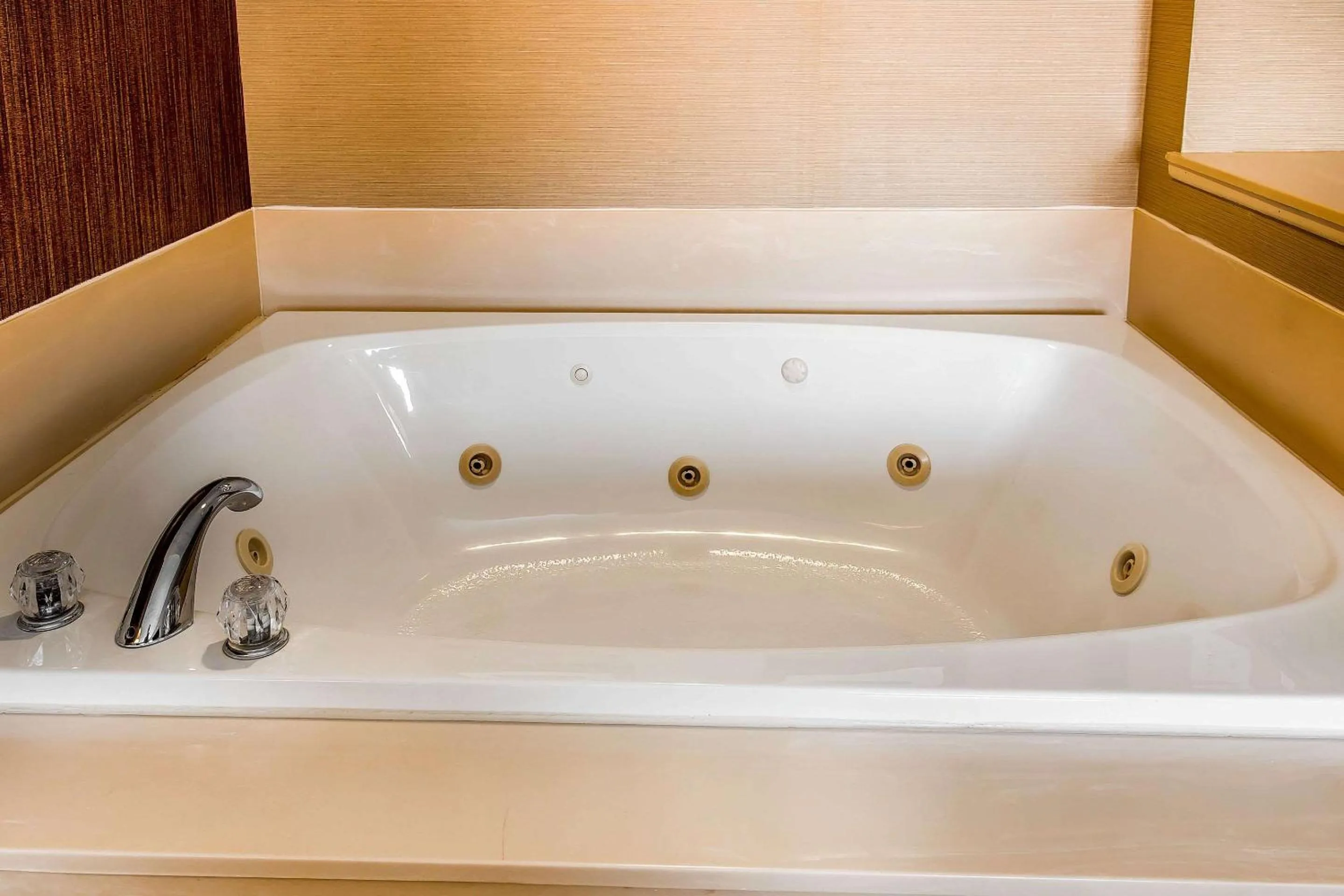 Hot Tub in Comfort Inn Chelsea