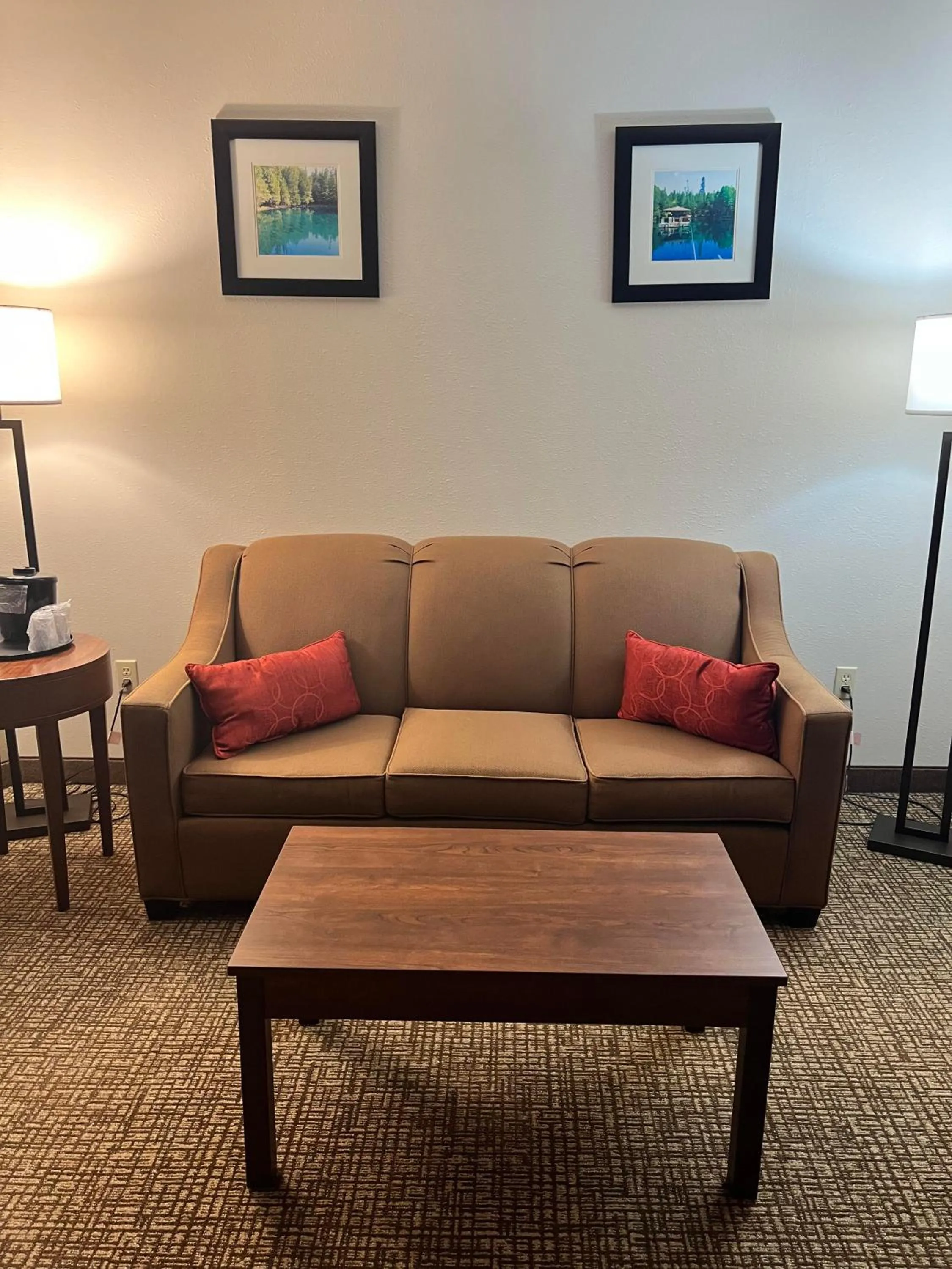 Seating area in Comfort Inn Manistique