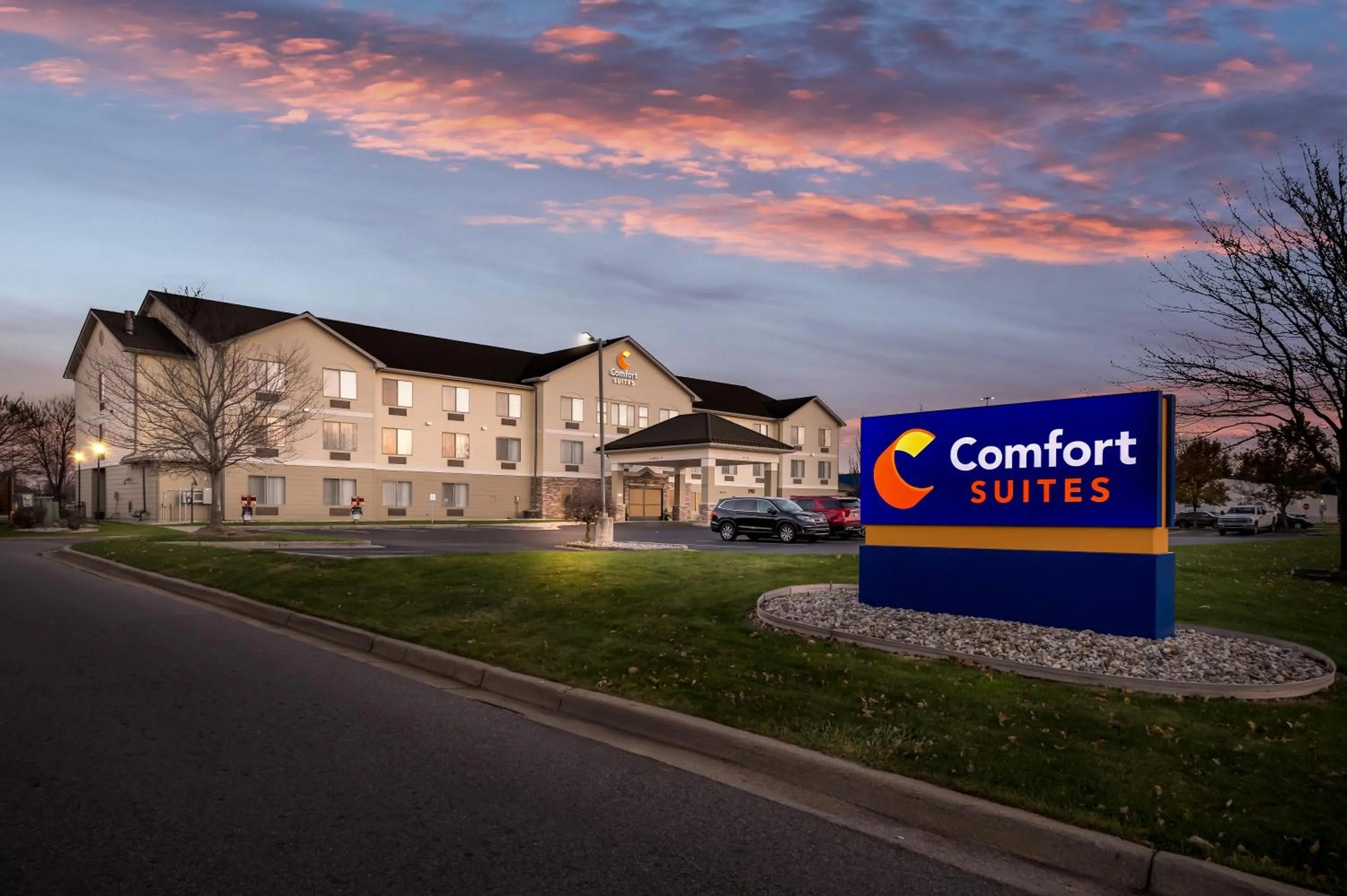 Property building in Comfort Suites Grandville - Grand Rapids SW