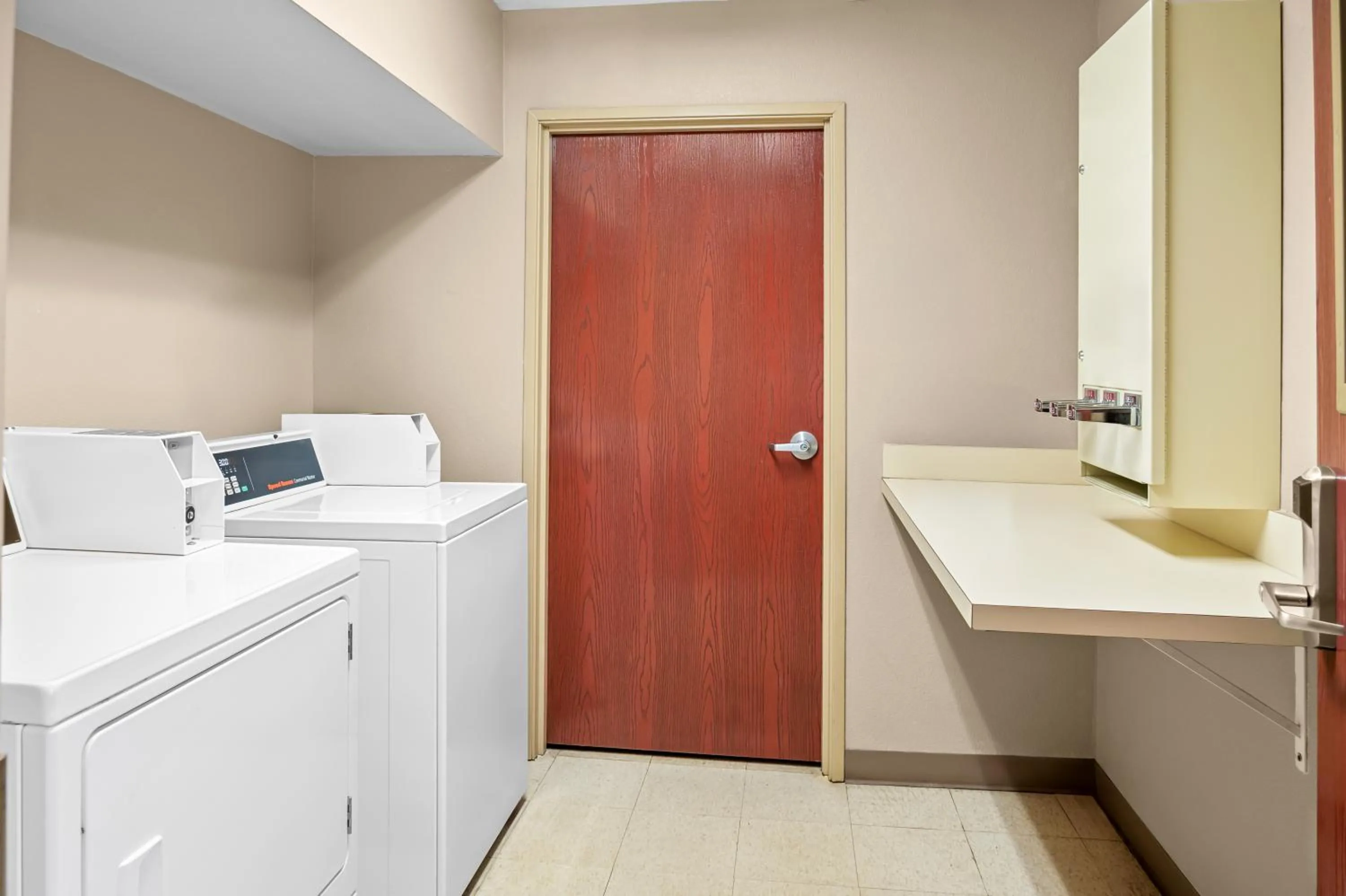 laundry in Comfort Suites Grandville - Grand Rapids SW
