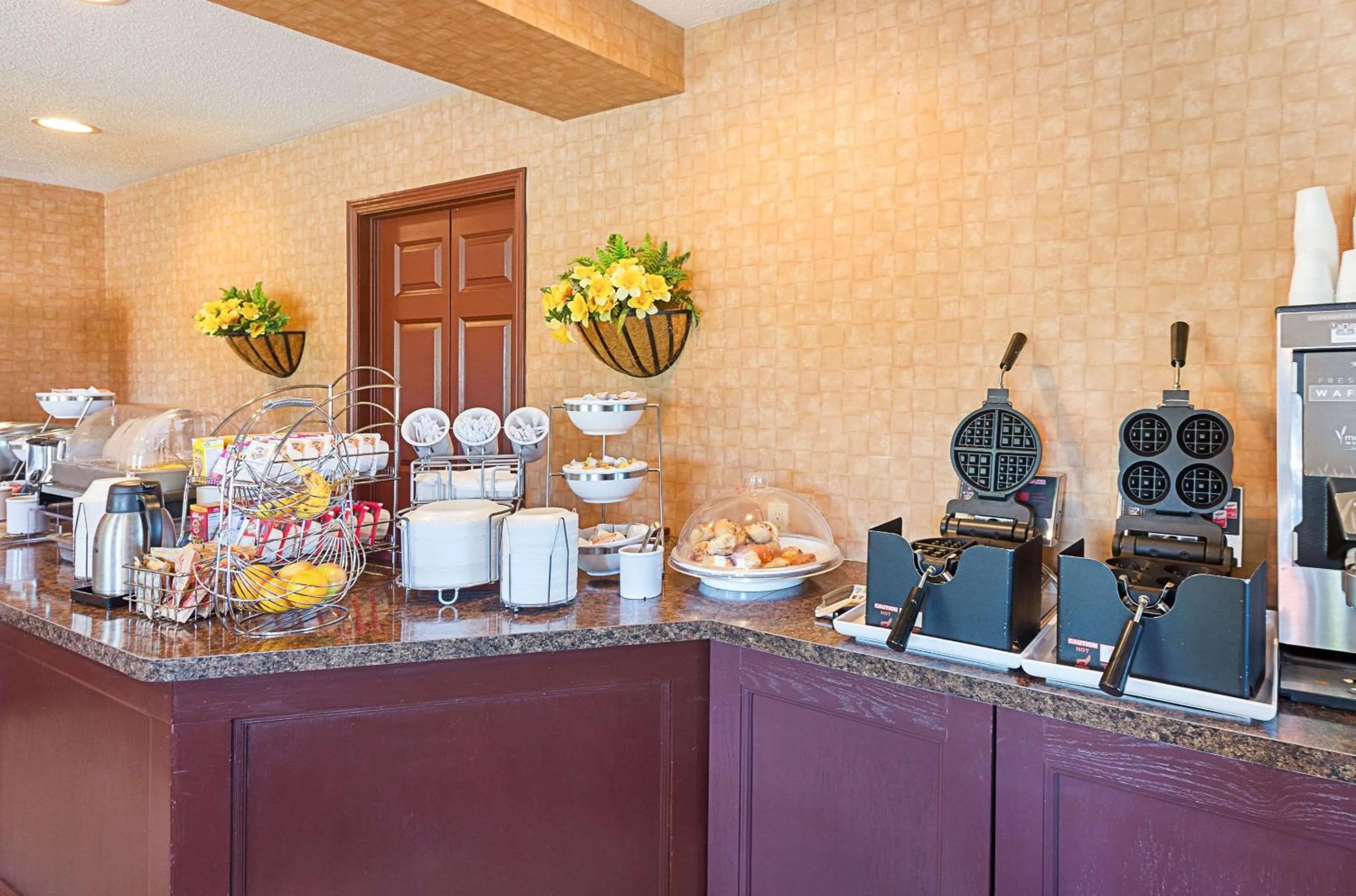 Restaurant/places to eat in Sleep Inn & Suites Bay View Acme - Traverse City