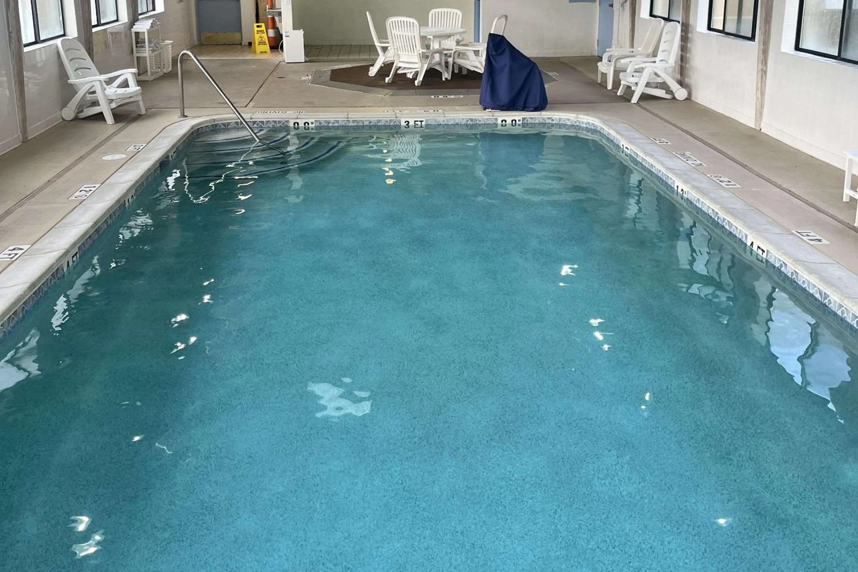 Swimming pool in Comfort Inn & Suites Jackson North