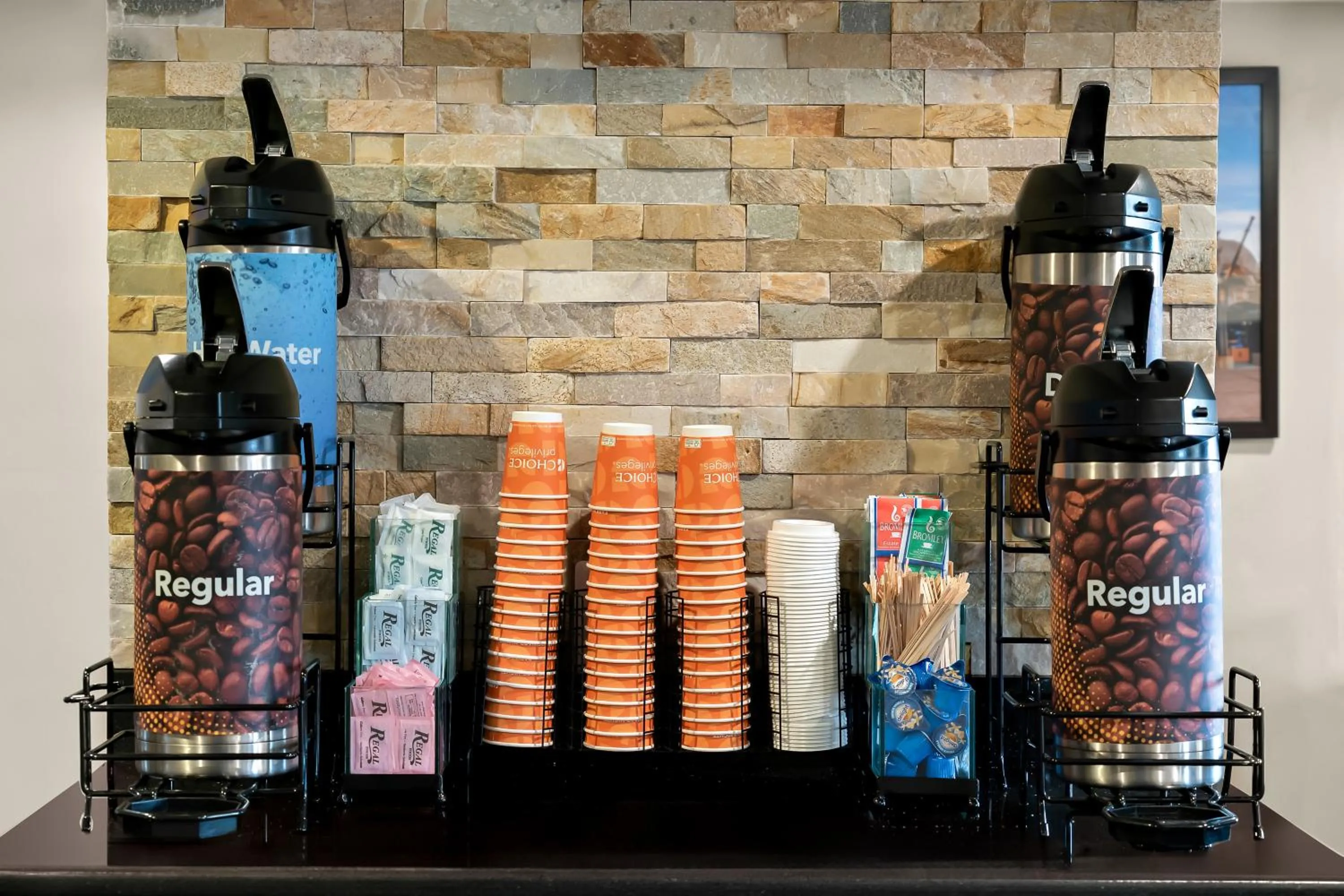 Coffee/tea facilities in Comfort Inn & Suites